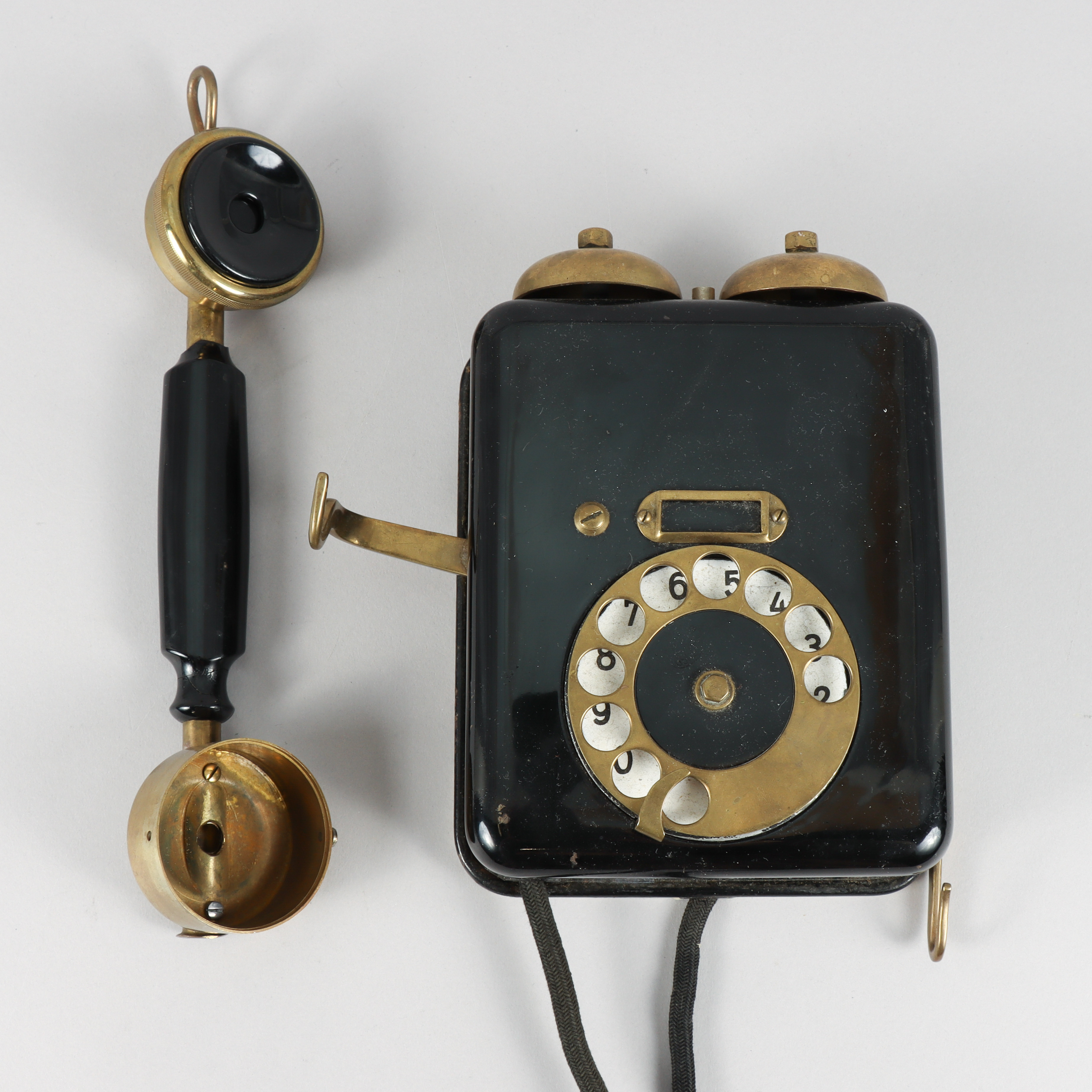 VÄGGTELEFONDELAR plåt och mässing.