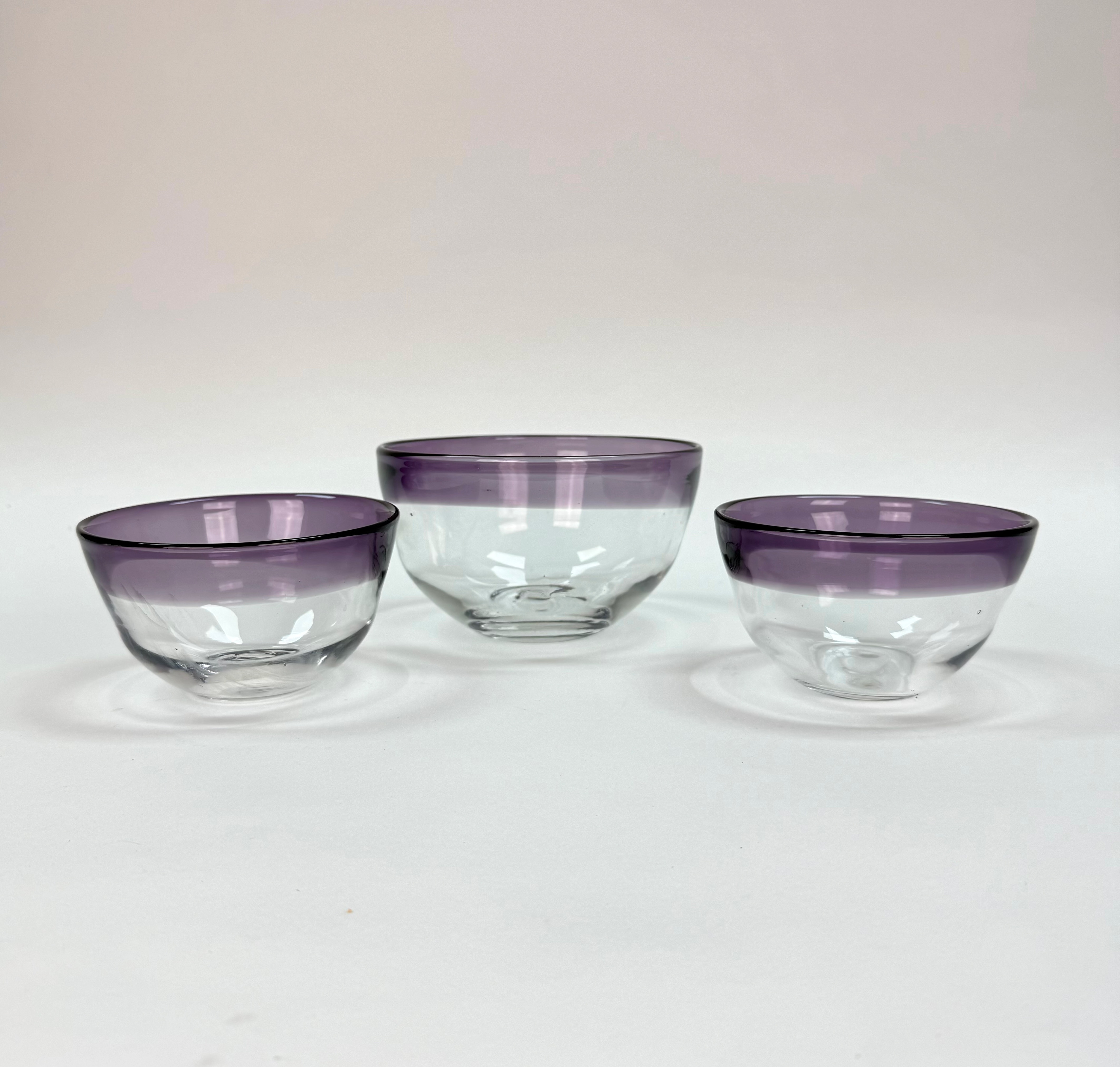 GLASSKÅLAR 3 st med lila tonad kant.