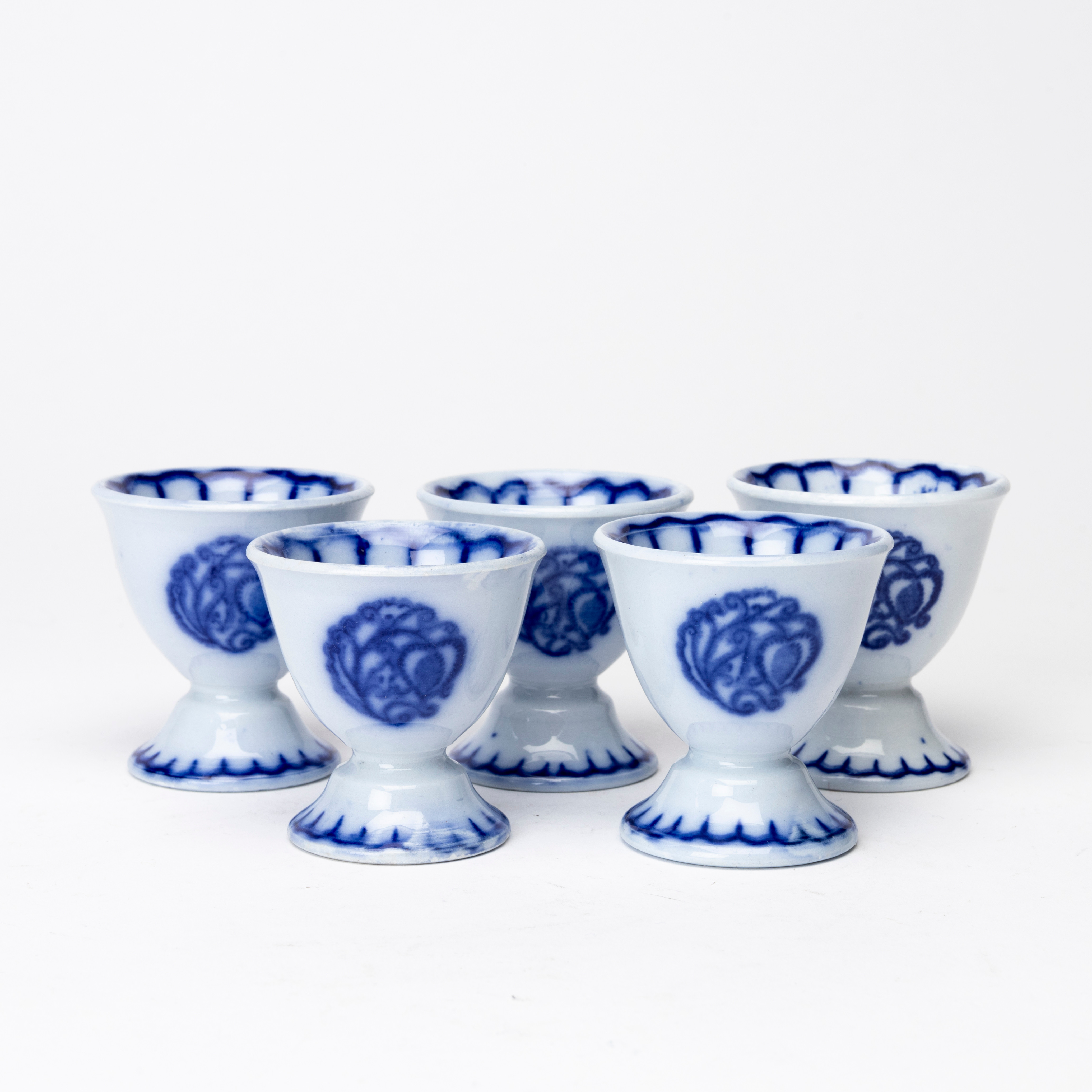 WILHELM KÅGE. ÄGGKOPPAR, 5 st, "Liljeblå", formgiven 1917, Gustavsberg.