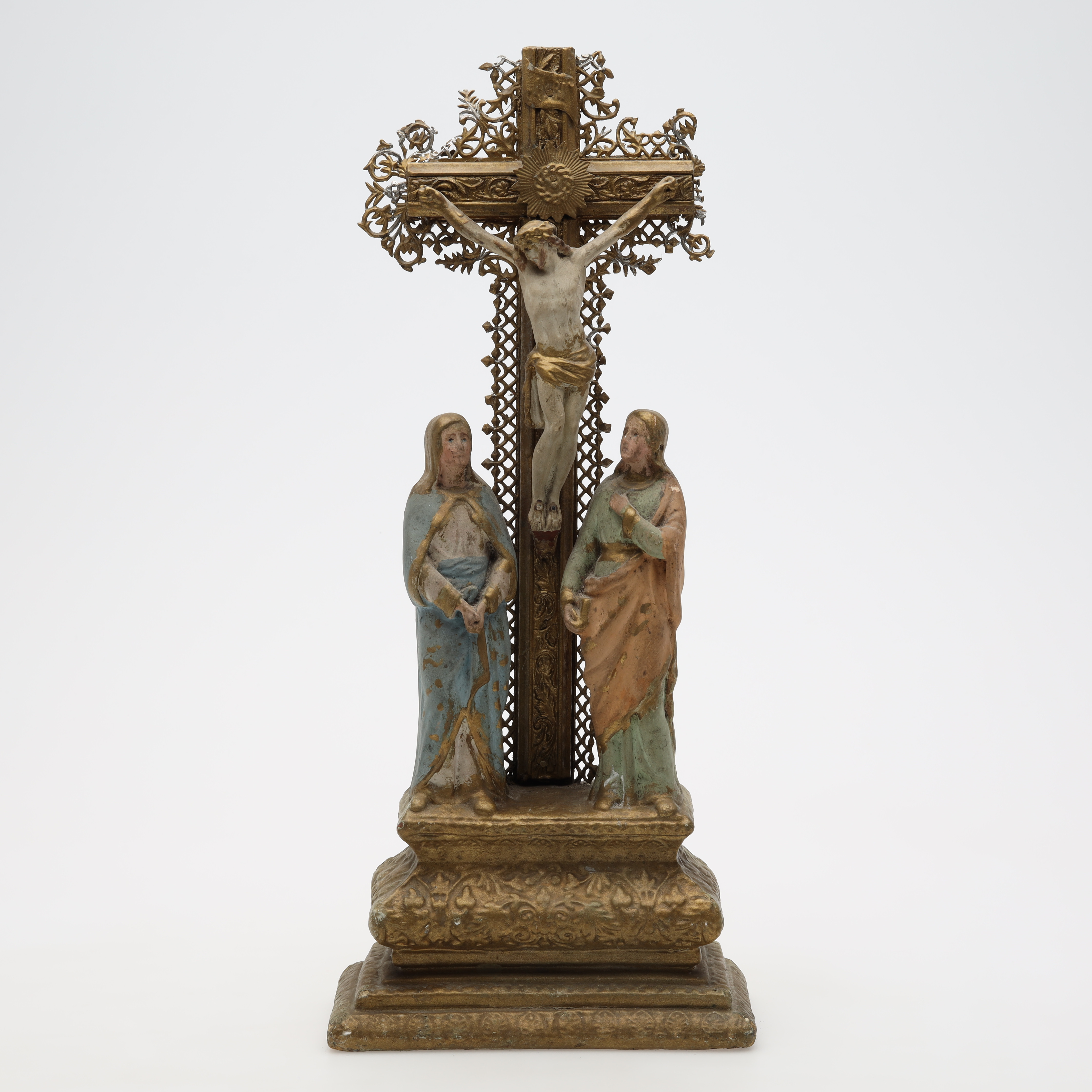 SKULPTURGRUPP kristus på korset trä/metall/ gips.