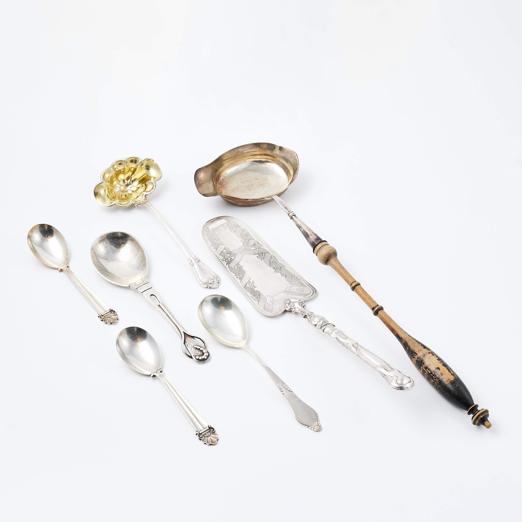 SERVERINGSBESTICK, 7 dlr, bl.a. bålslev, såsslev, kompottskedar m.m. olika modeller och tillverkare, 18/1900-tal.