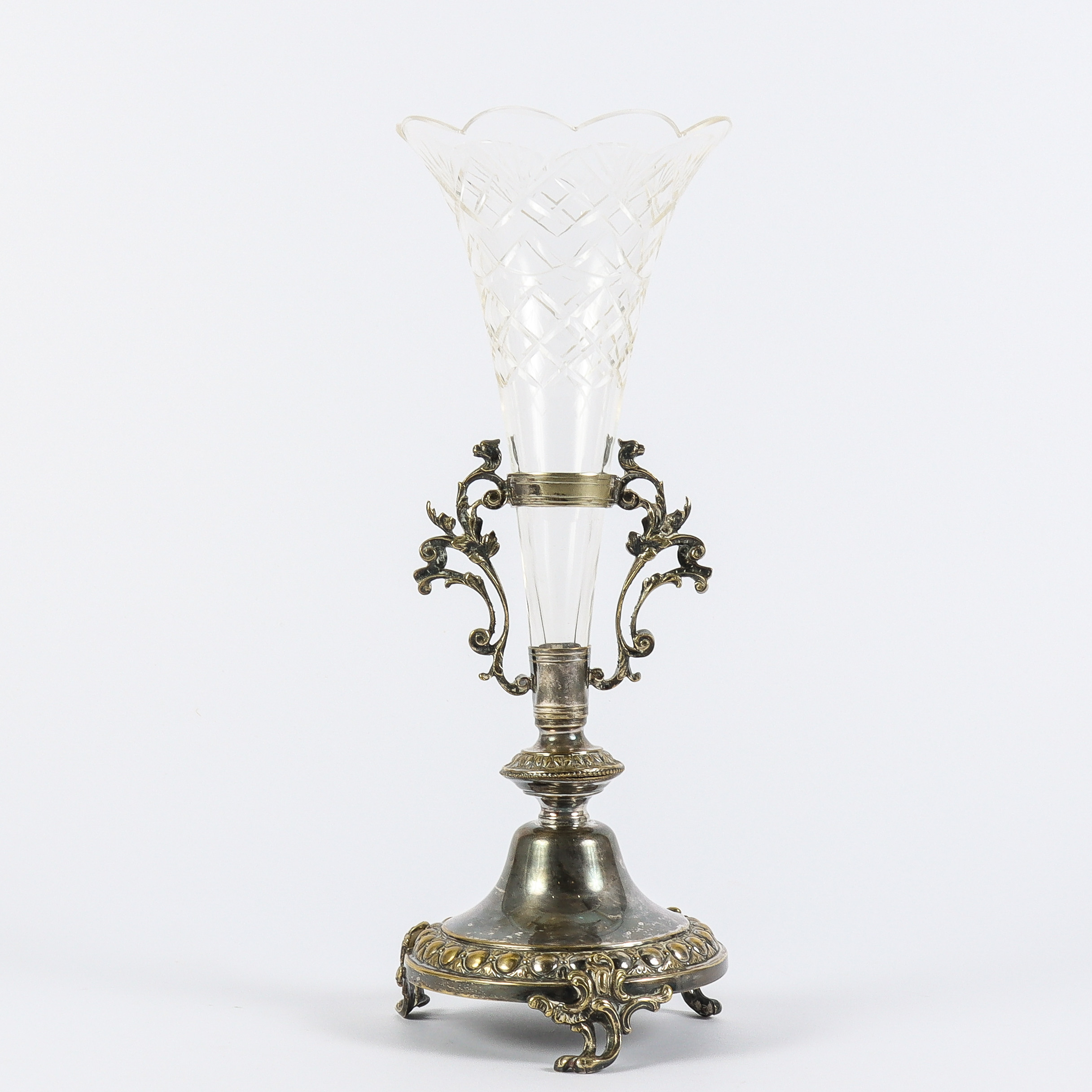 STRUTVAS nysilver med glasinsats, 1900-talets första hälft.