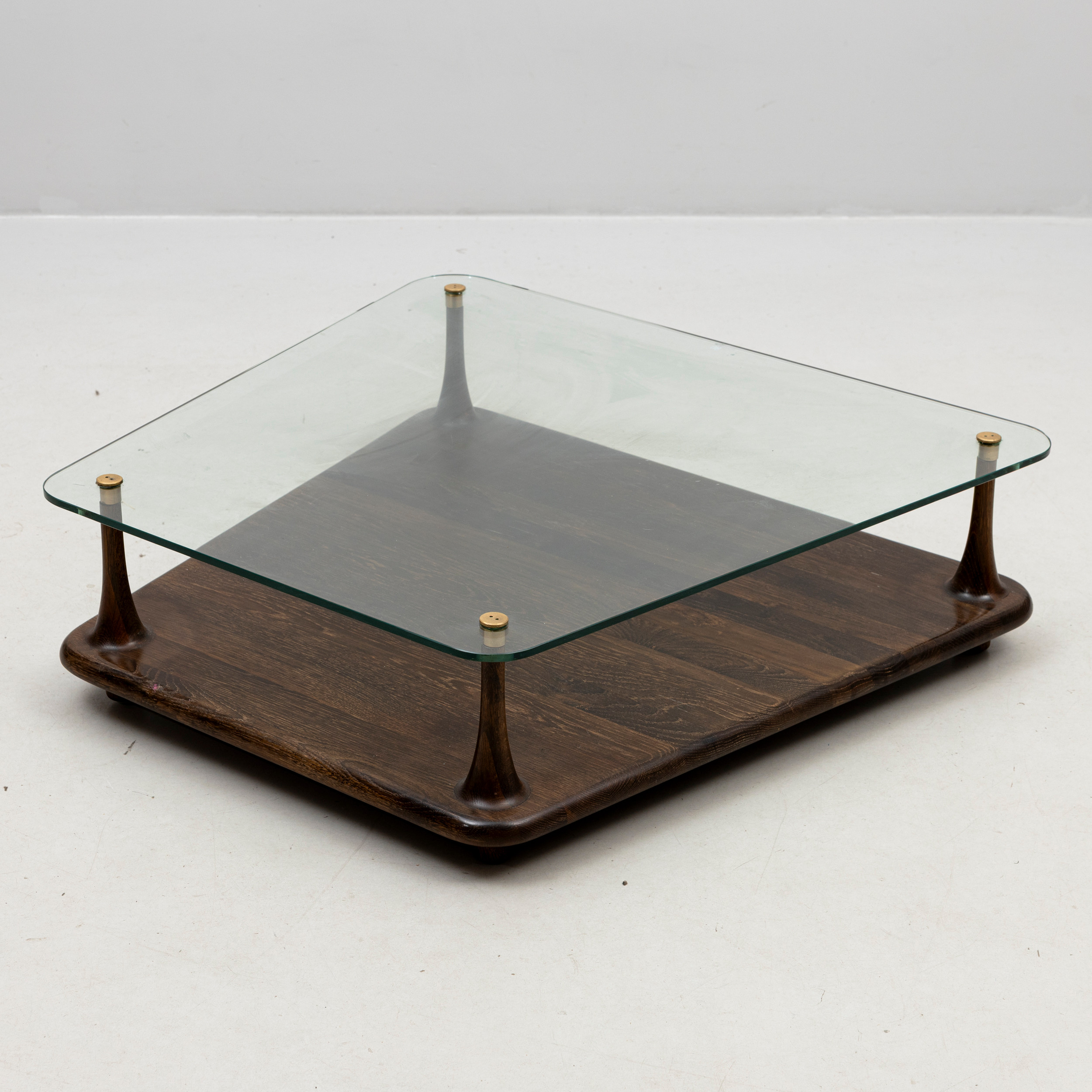 LOUNGEBORD, mörkbetsat trä, glas, etikettmärkt, District Eight, Vietnam, samtida.