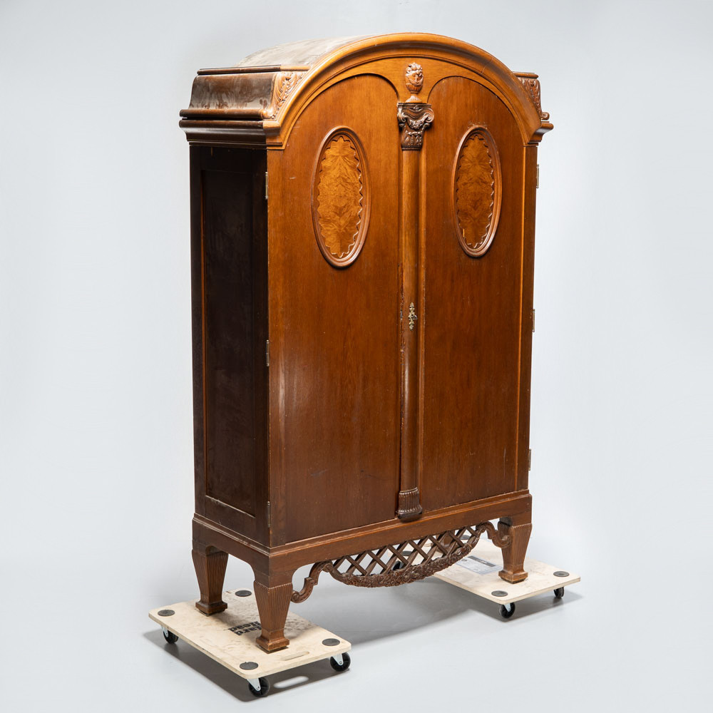 Klädskåp, Jugend, 1900-talets första hälft.