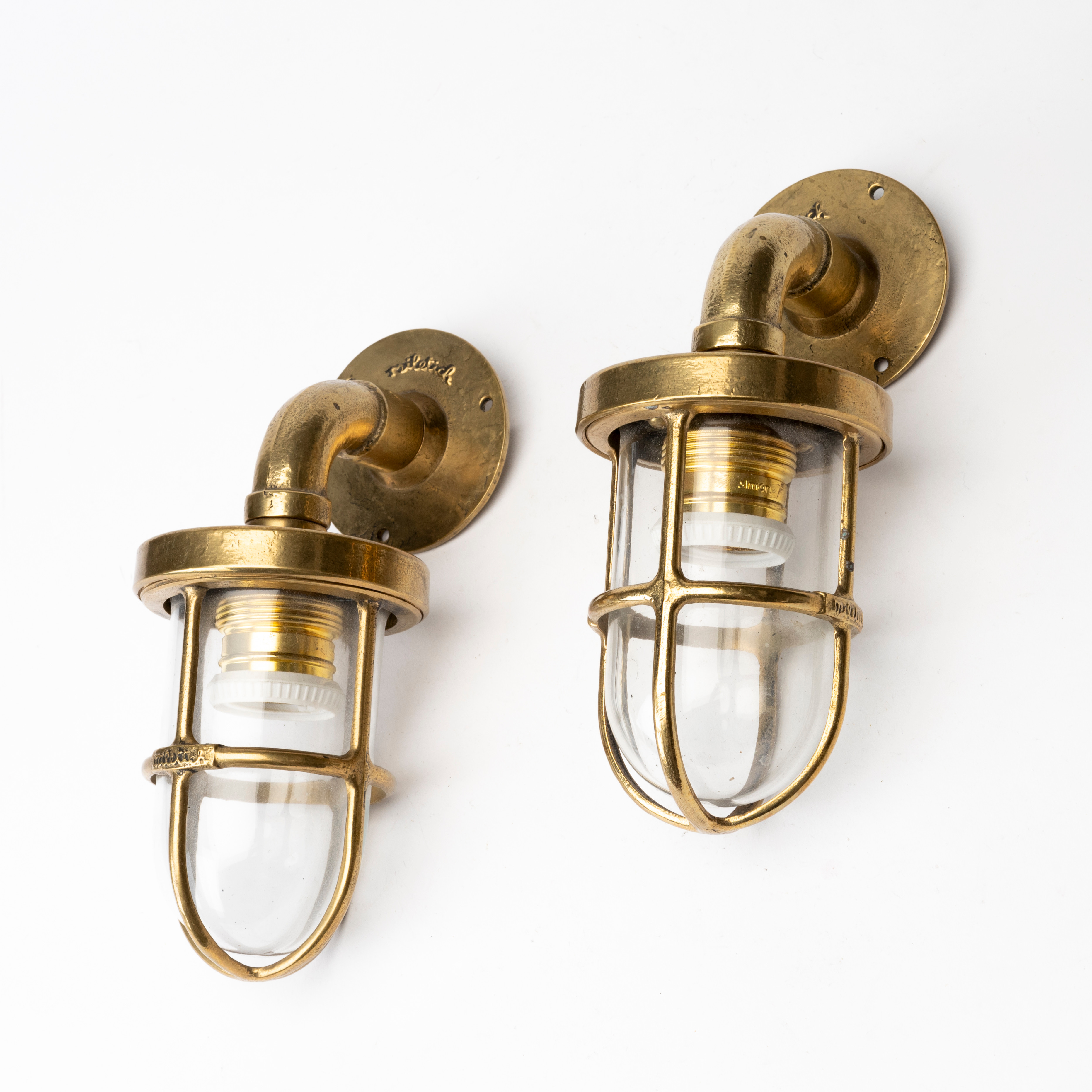 VÄGGLAMPOR, ett par, nautisk modell, mässing, glas, Miletich, samtida.