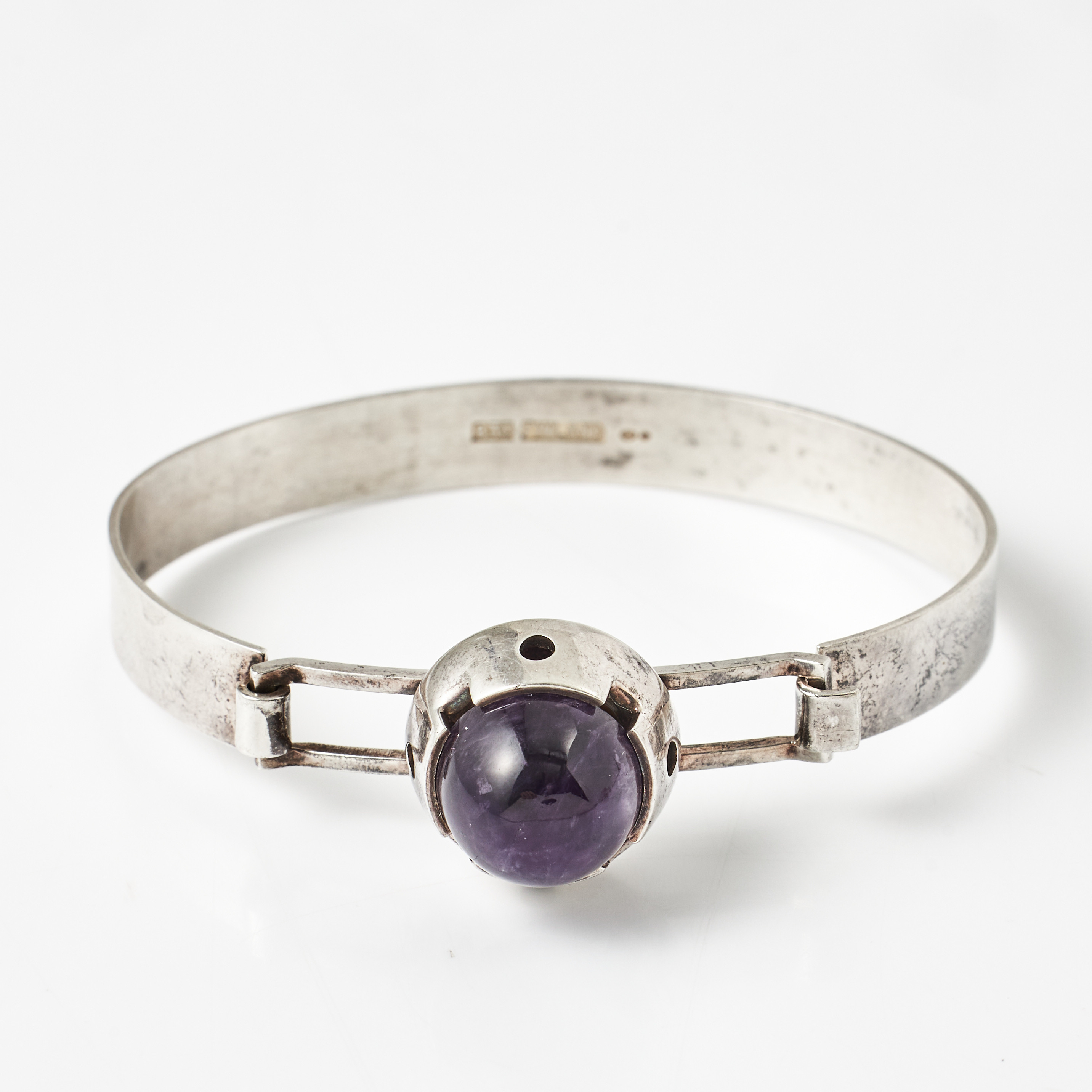 ARMRING, silver, cabochonslipad ametist, Finland, svensk importstämpel.