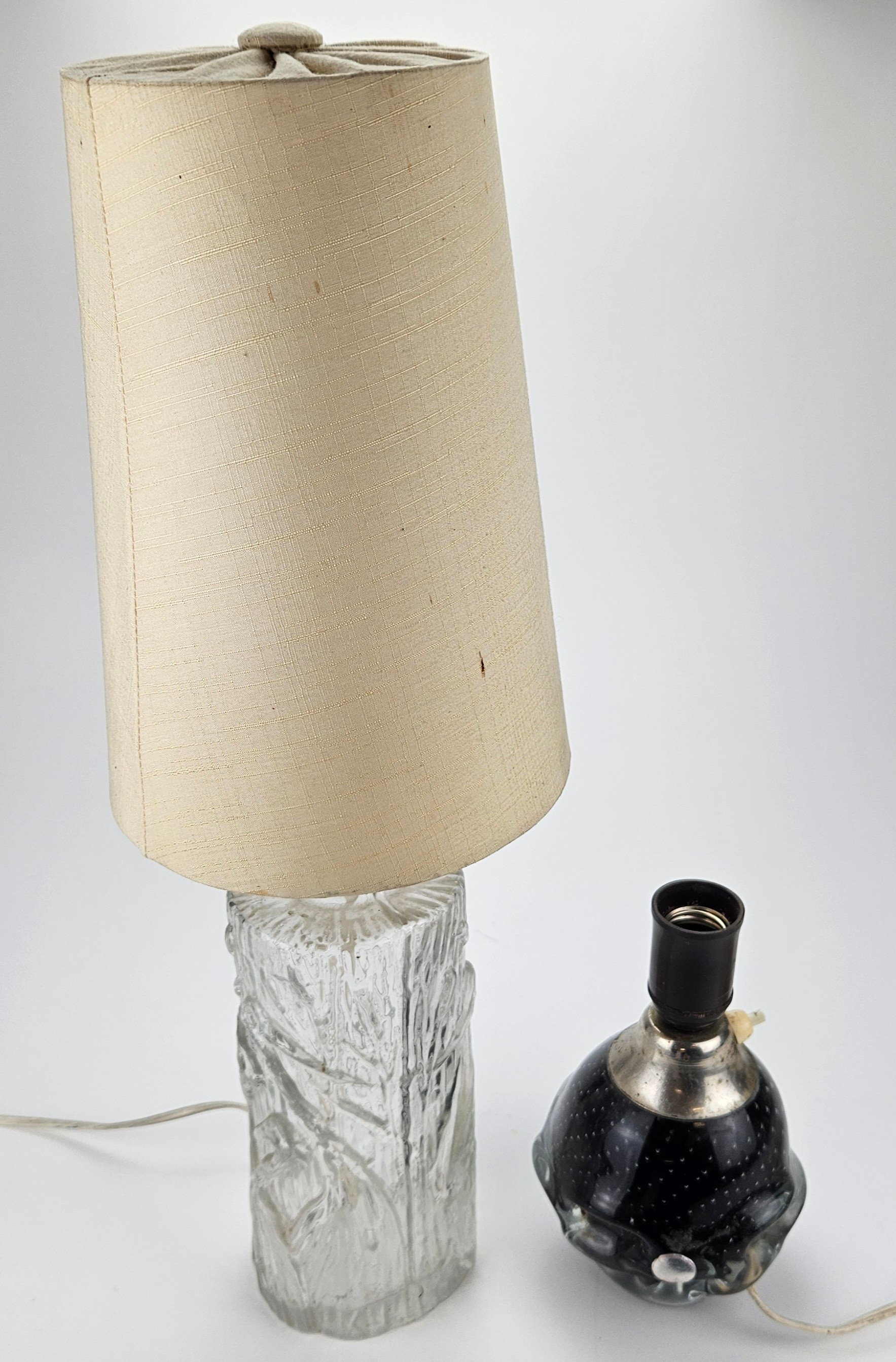 BORDSLAMPOR, 2 st, glas, bland annat FA W. Johansson, Orrefors.