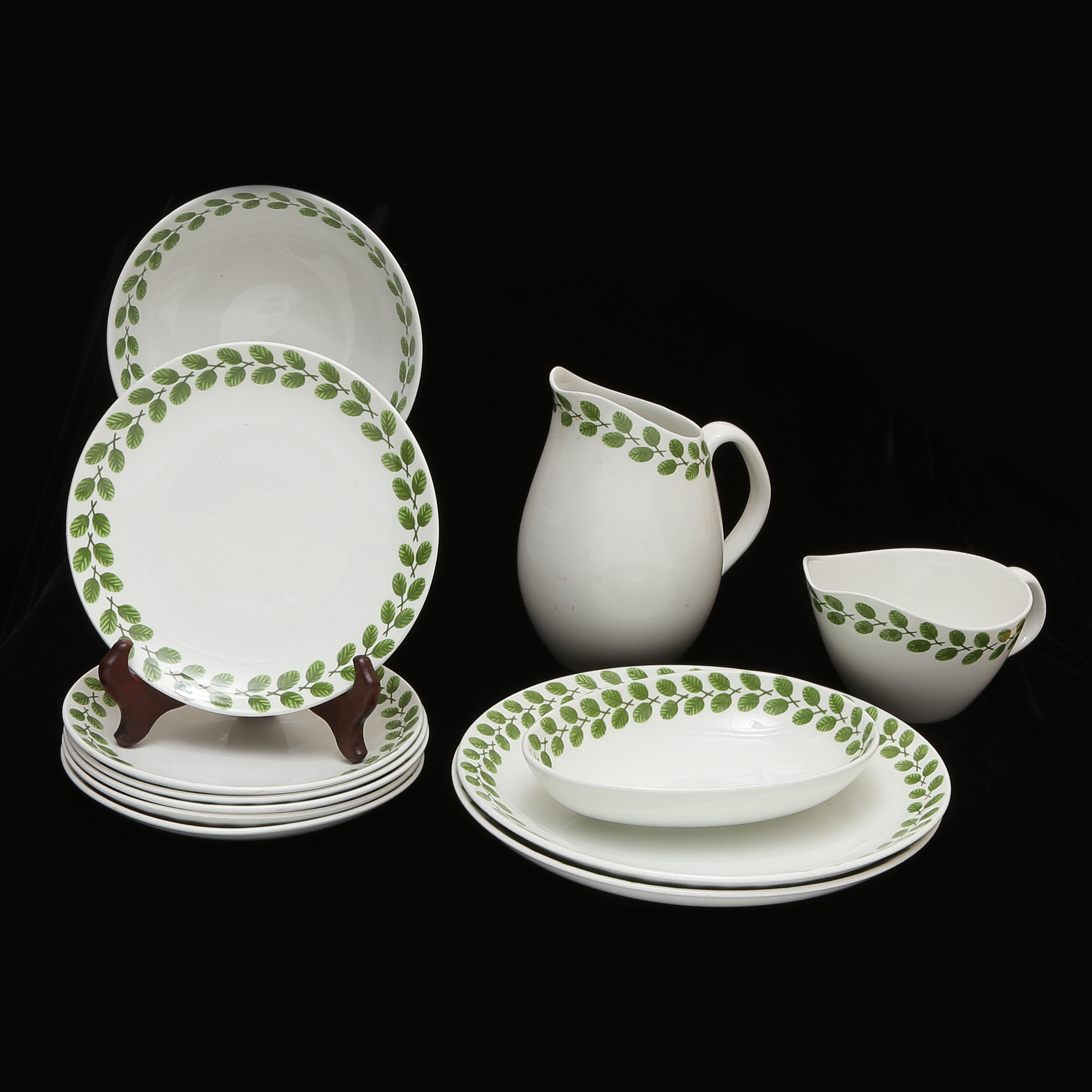 STIG LINDBERG. "FESTONG" MATSERVISDELAR, GUSTAVSBERG, 17 DELAR.