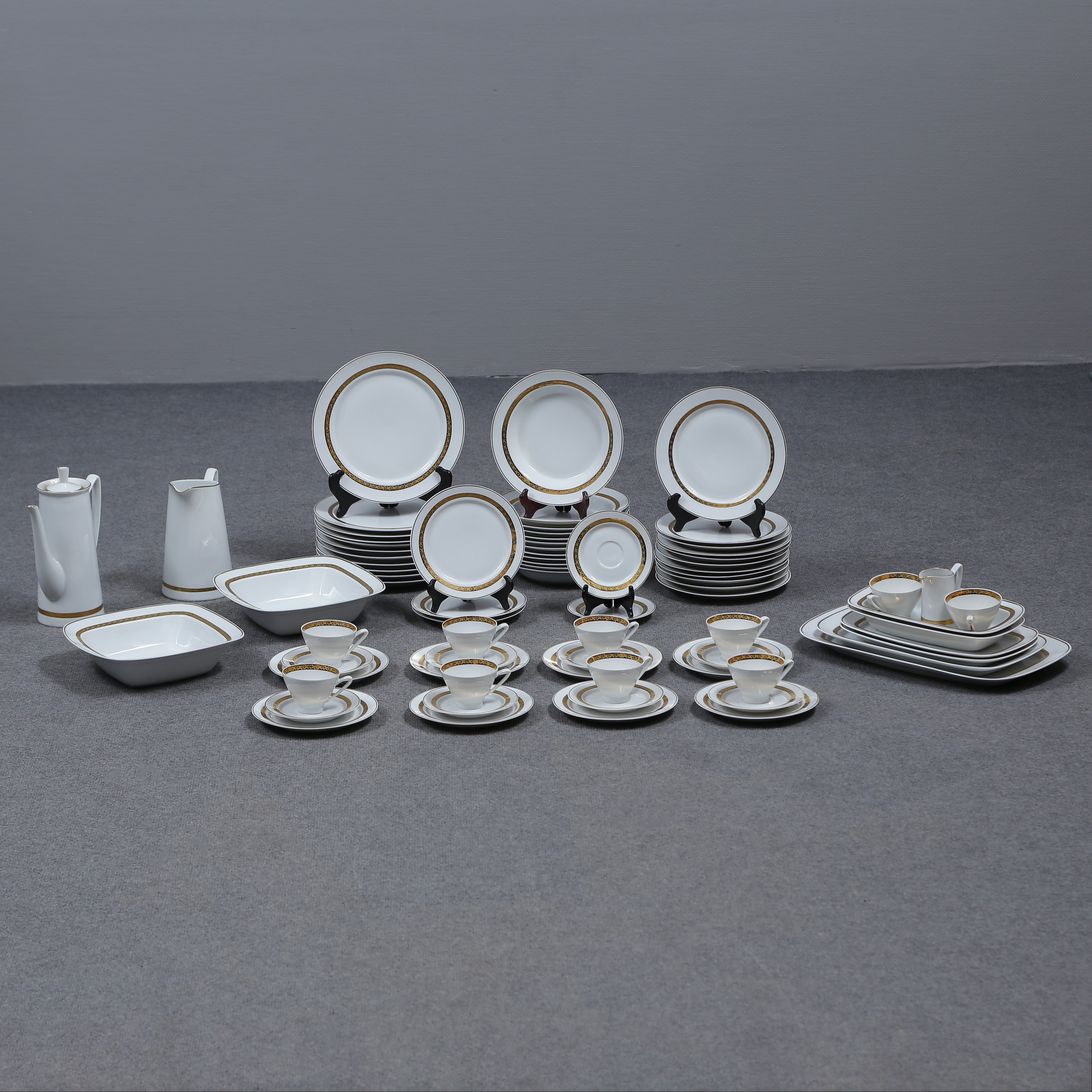 MATSERVIS (76 DELAR) KARLSKRONA PORSLINSFABRIK, UPSALA-EKEBY, 1900-TALETS MITT.