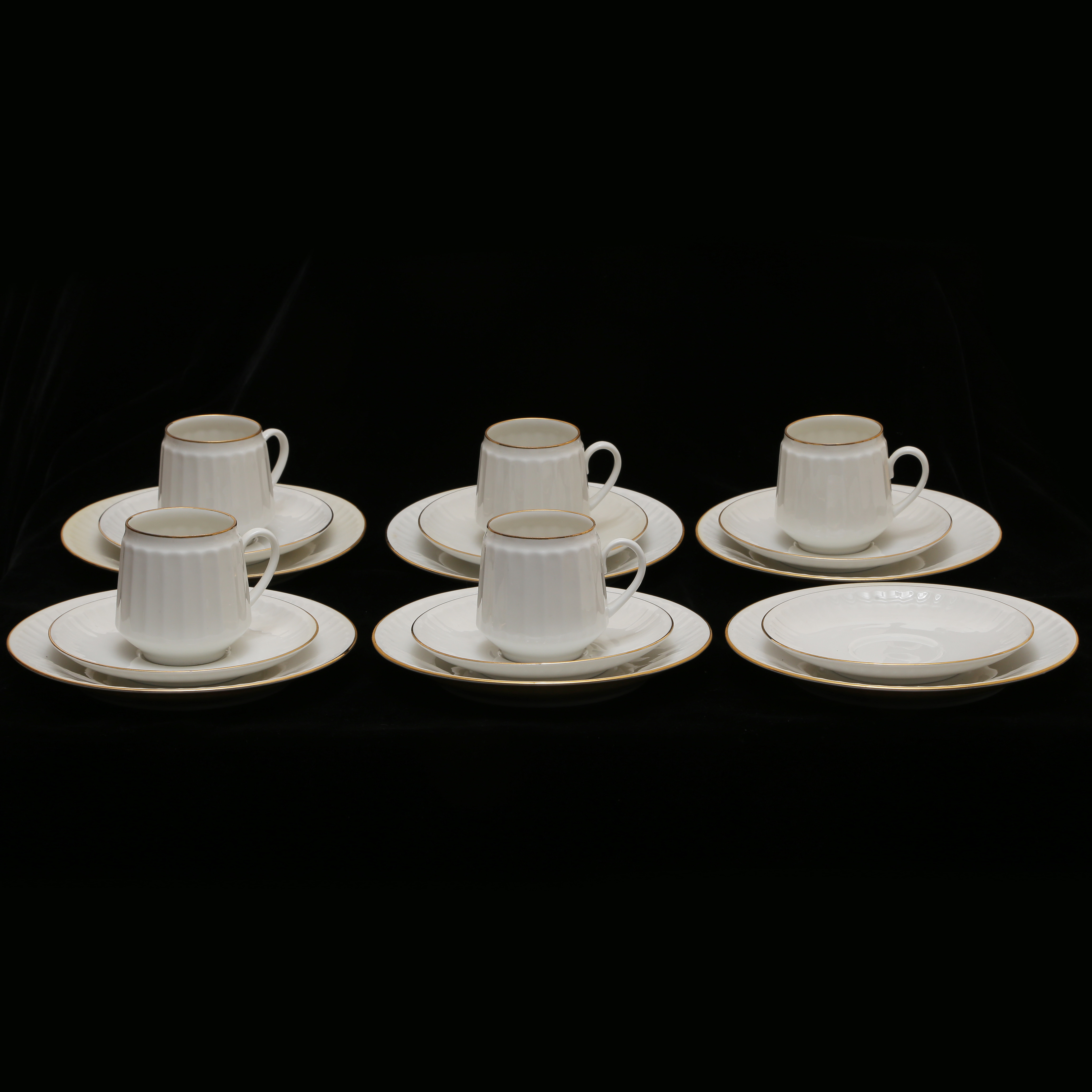 GUNVOR VON WITTROCK (FORMGIVARE 1944–1949 RÖRSTRAND) "GUN" KAFFESERVIS, 17 DELAR, RÖRSTRAND.