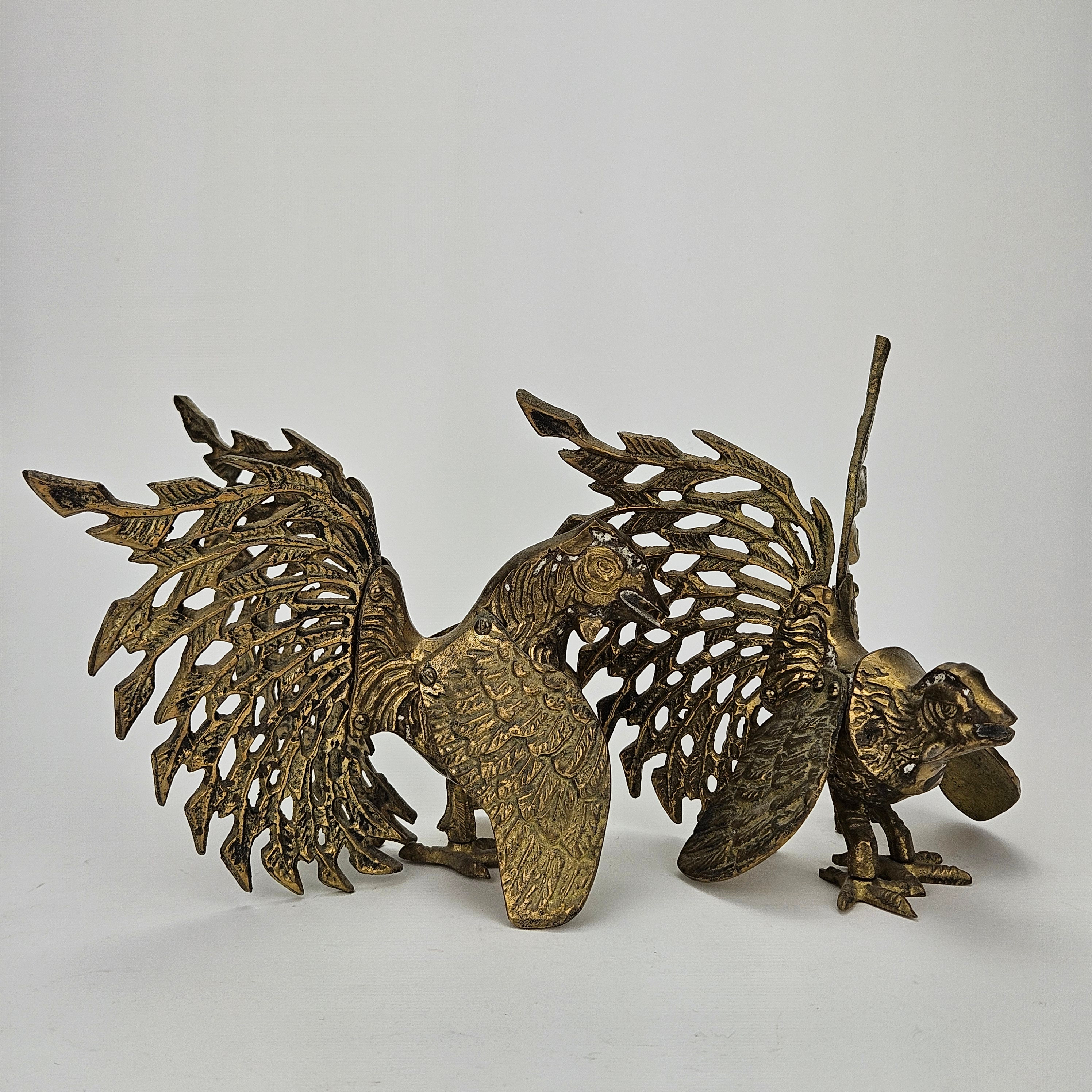 BORDSDEKORATIONER, 2 st, gulmetall, tuppar, 1900-tal.