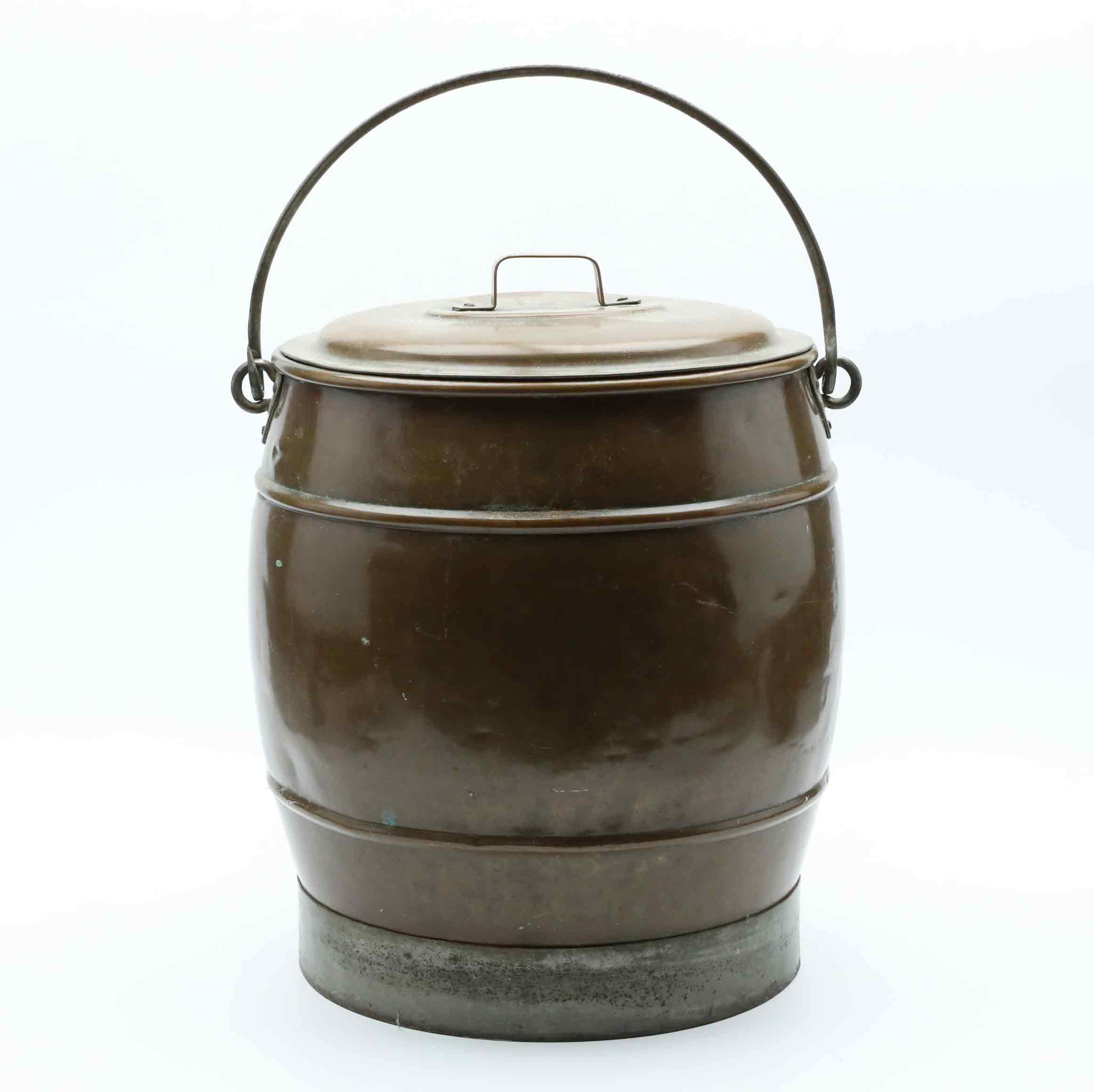 HÄMTARE MED LOCK, koppar & järn, 18/1900-tal.