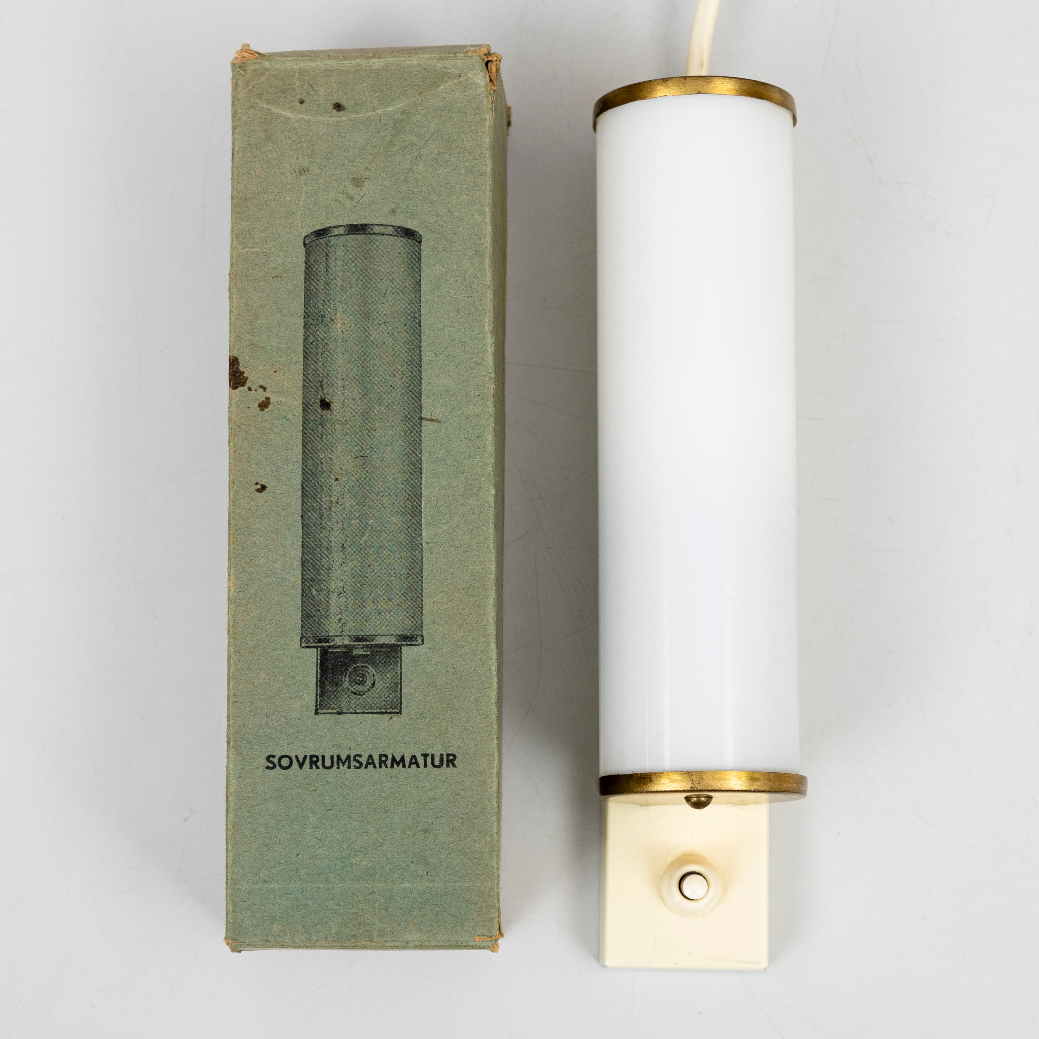 VÄGGLAMPA/SOVRUMSARMATUR, mässing och glas, Funkis, 1930-tal.