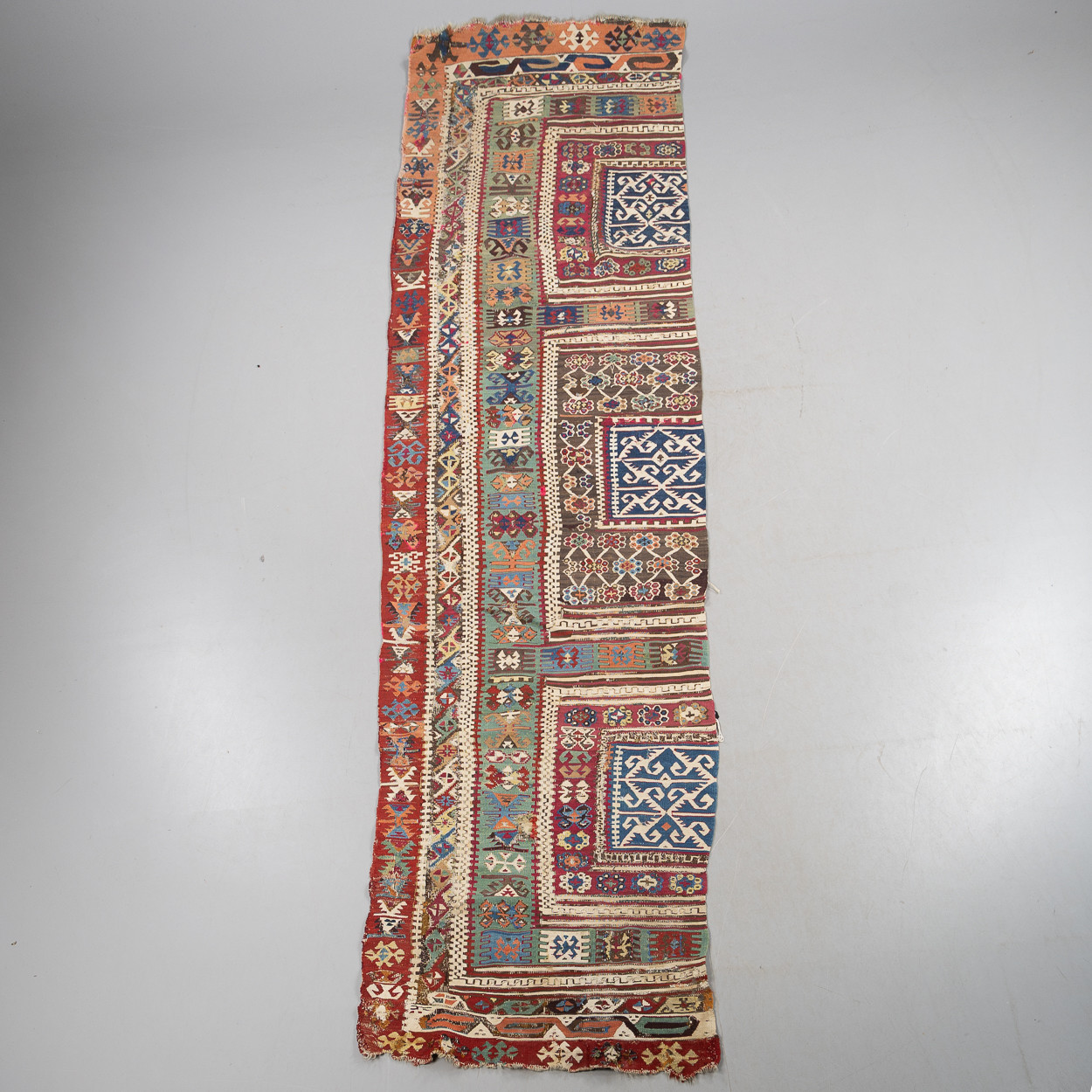 MATTA, Kelim, fragment från Anatolien, antik, sent 1800-tal. ca 89x360 cm.