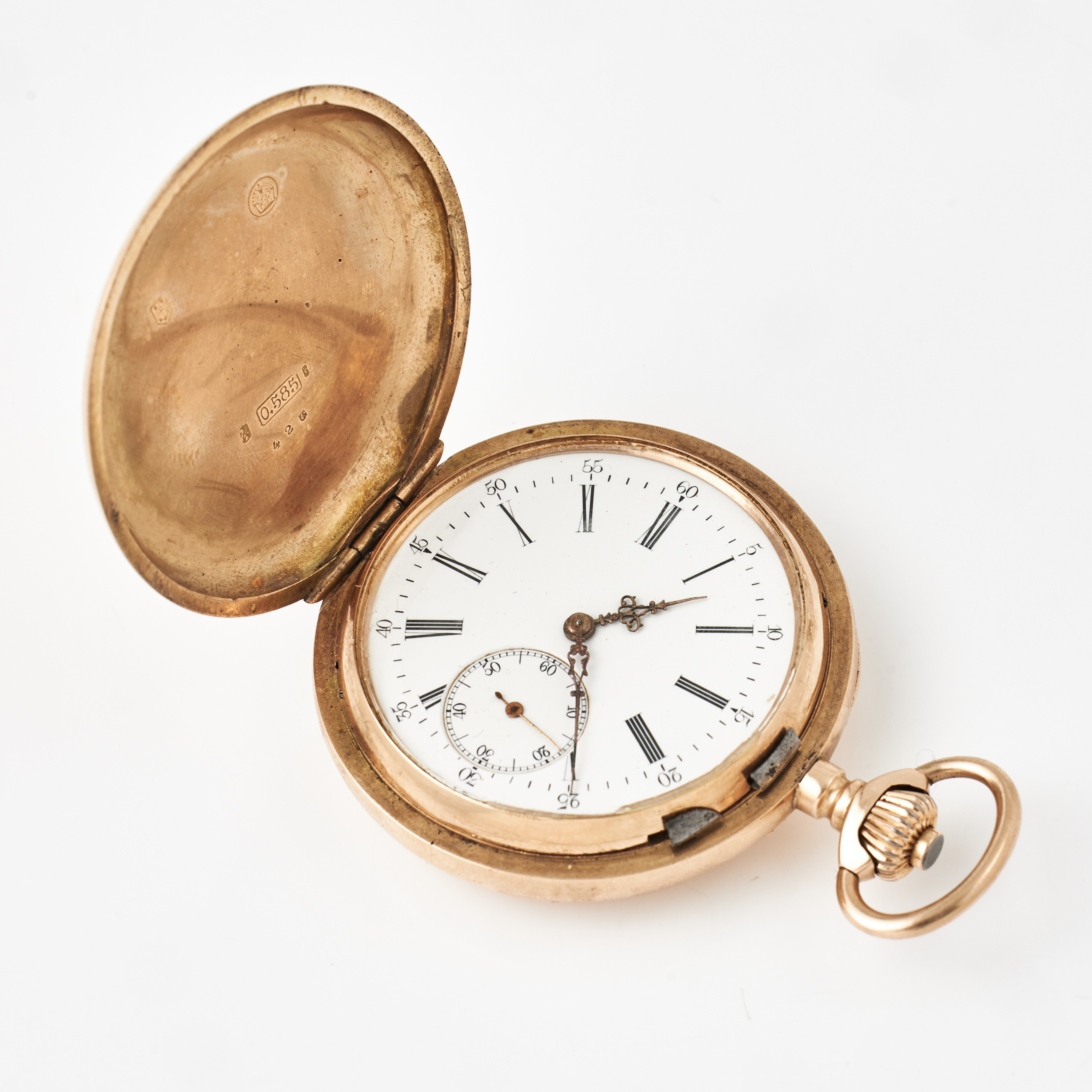 FICKUR, 14 k guld, savonett, vitemaljerad urtavla, romerska siffror, plexiglas, med engine turning dekor, innerlock i 14 k guld.