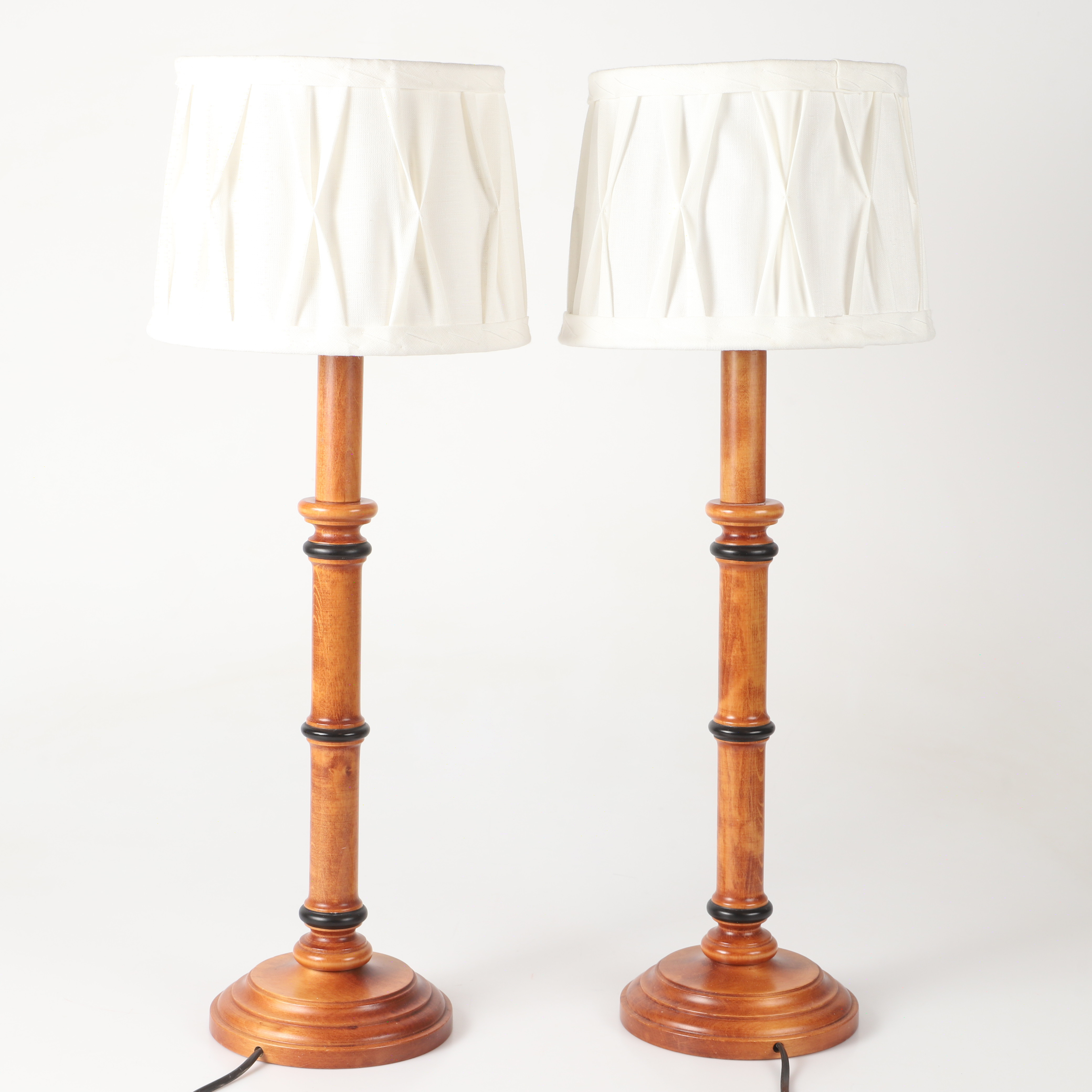 BORDSLAMPOR, 1 par, trä, Benab, 1900-tal.