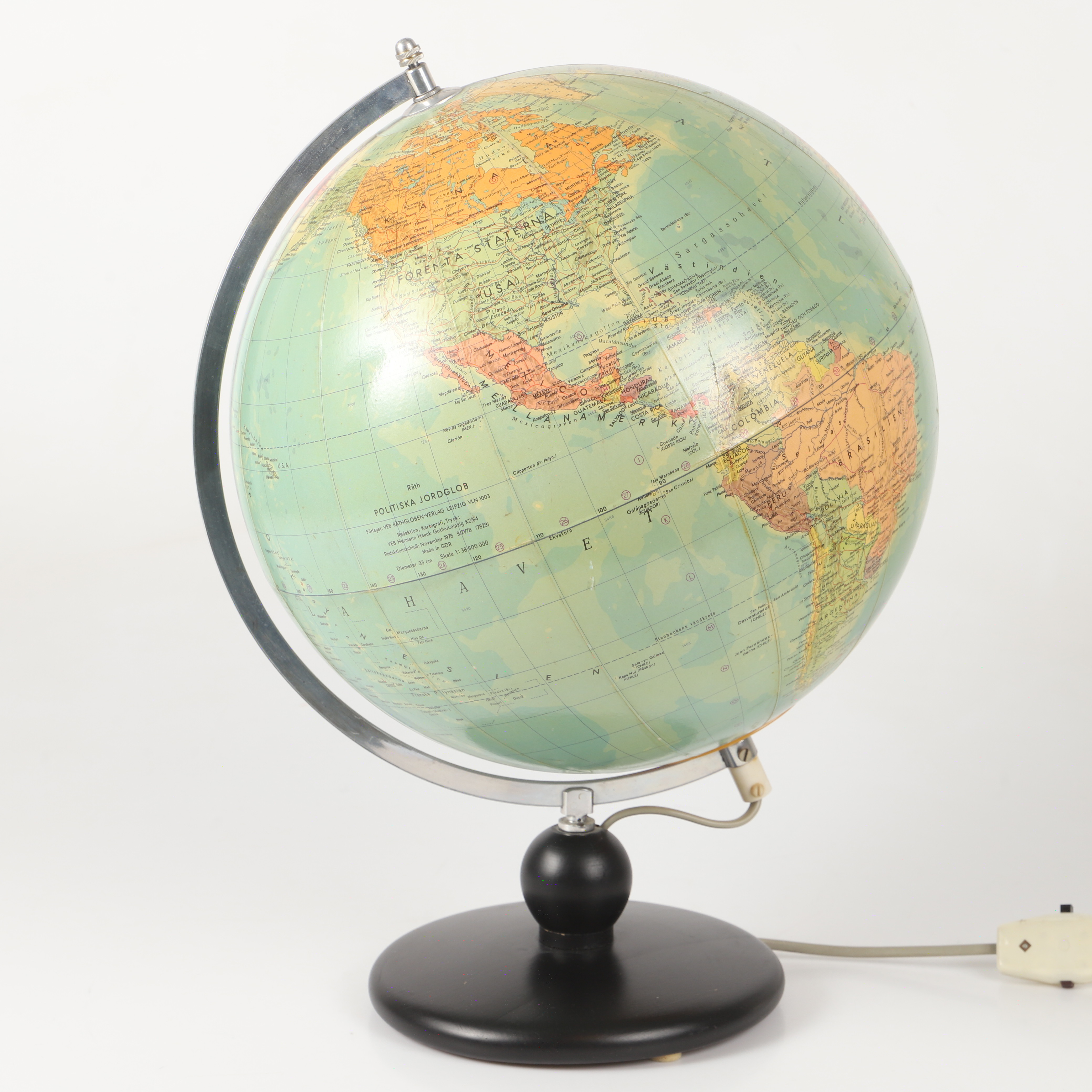 JORDGLOB, Räth Jordglob, med träsockel, 1960-tal.