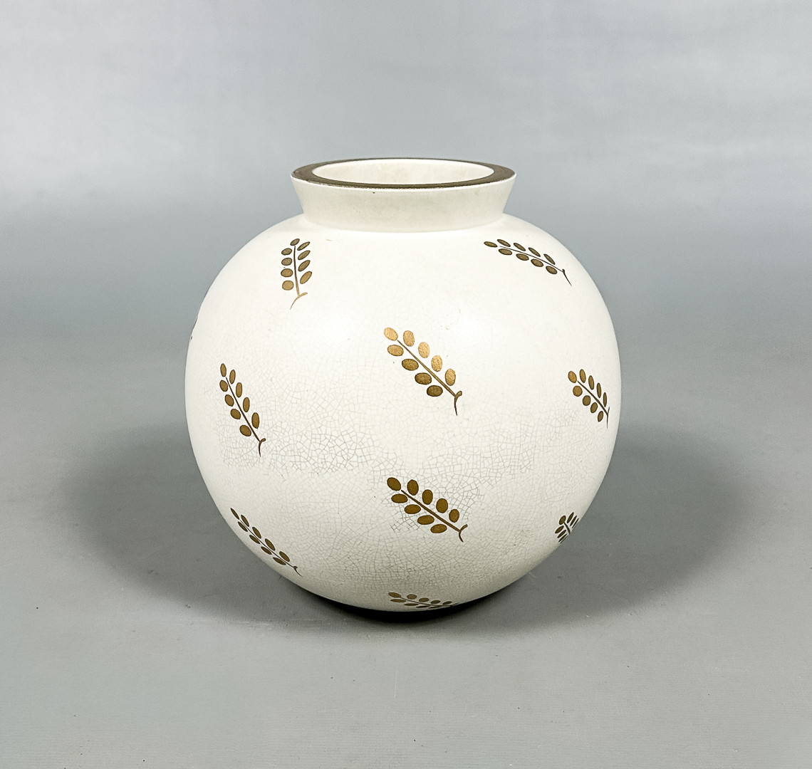 WILHELM KÅGE. VAS, stengods, "Guldcarrara", Gustavsberg.