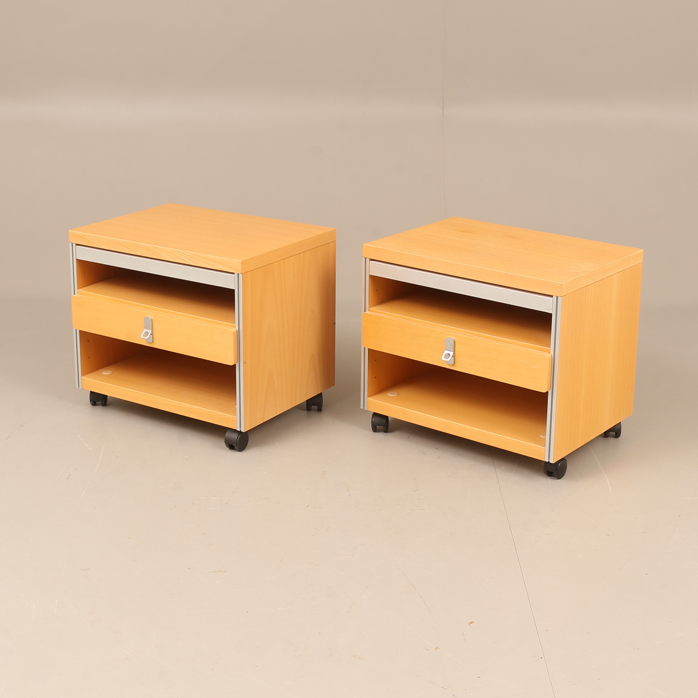 ANTOTONIO GIOIA AVANTI. Sängbord ett par, Dux, 1900-talets andra hälft.