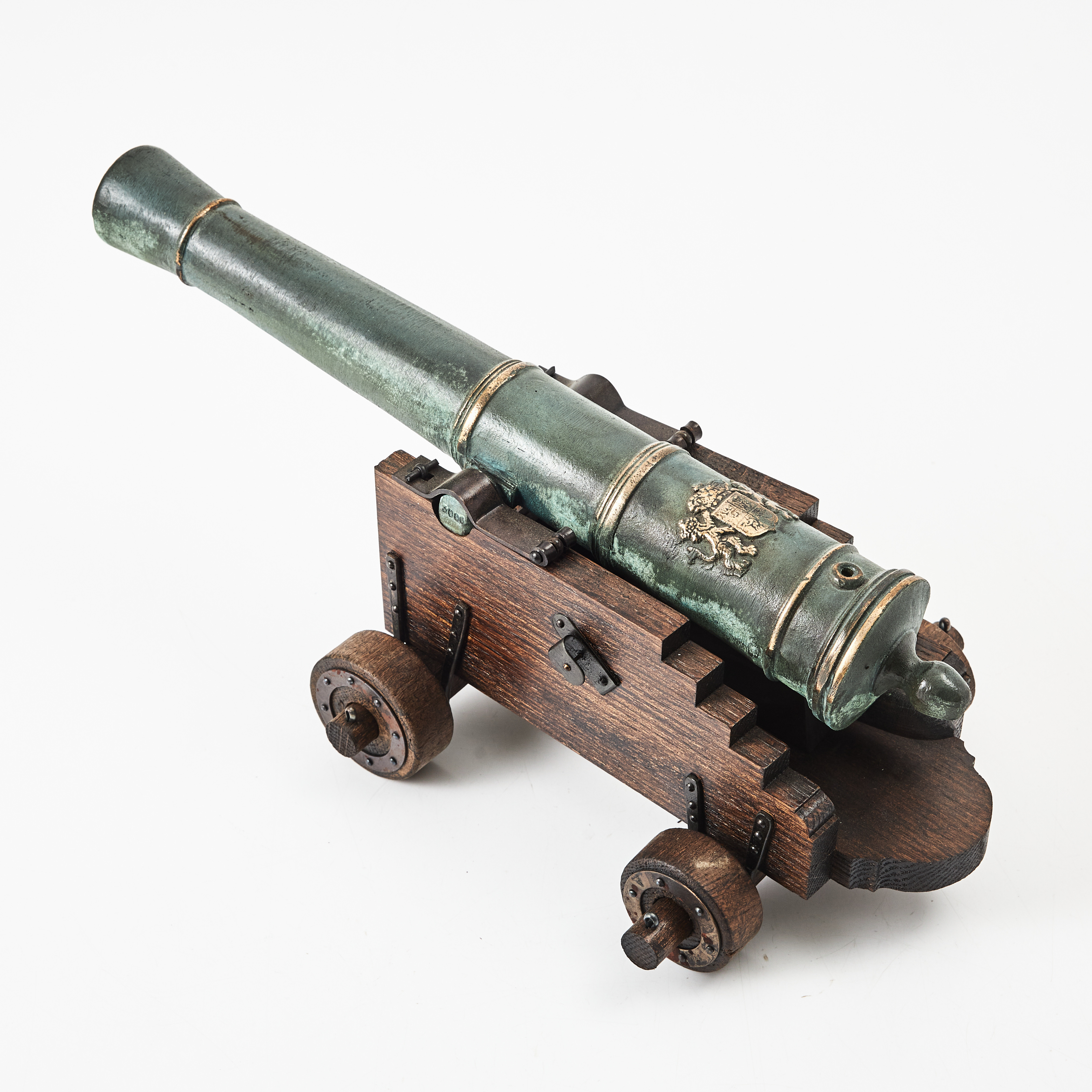 SALUTKANON, Svensk Metallkonst AB, Karlskrona, tillverkad för Karlskronas 300-årsjubileum, i originallåda i ek, 1980-tal.