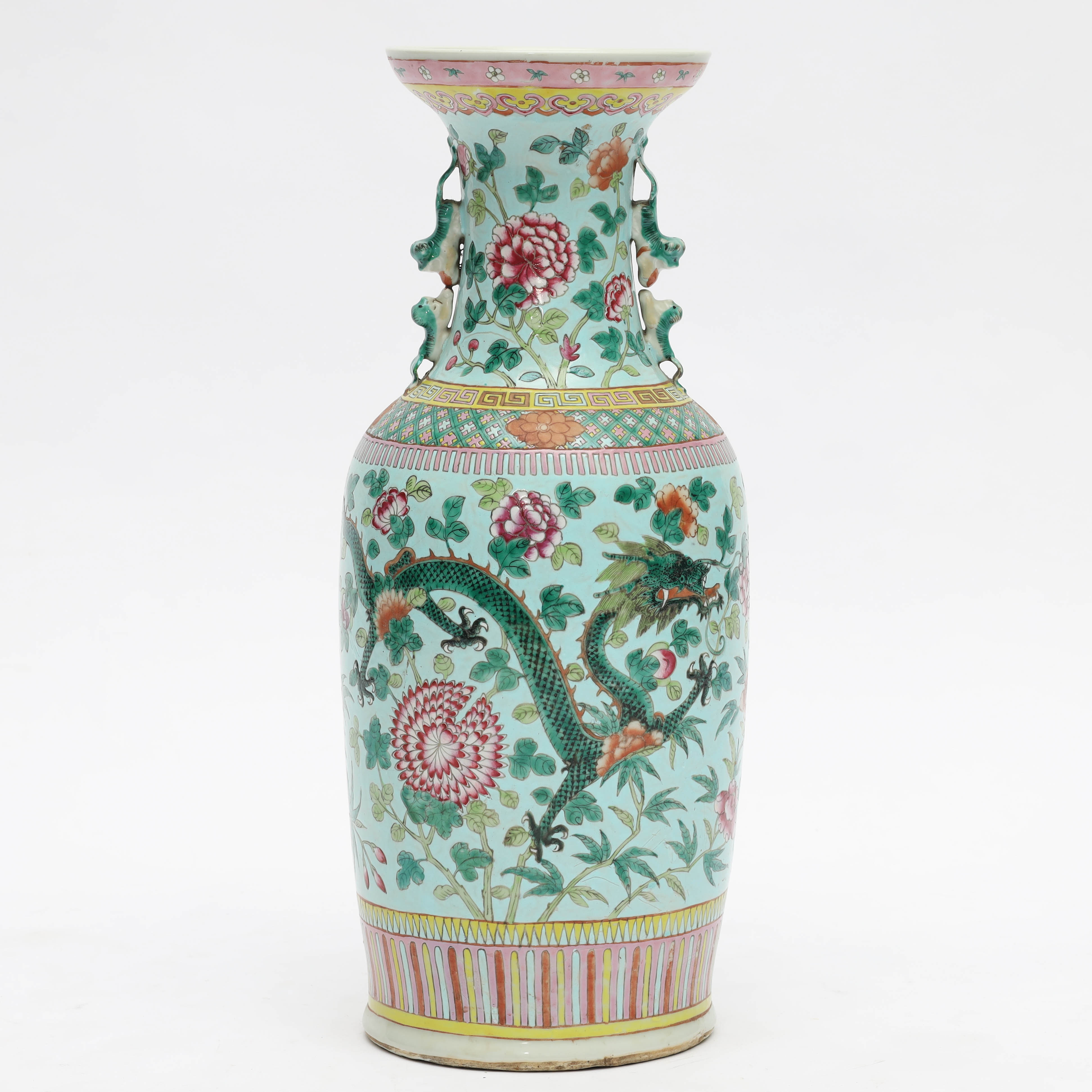 GOLVVAS, porslin, emaljdekor av drakar, Qing, Kina.