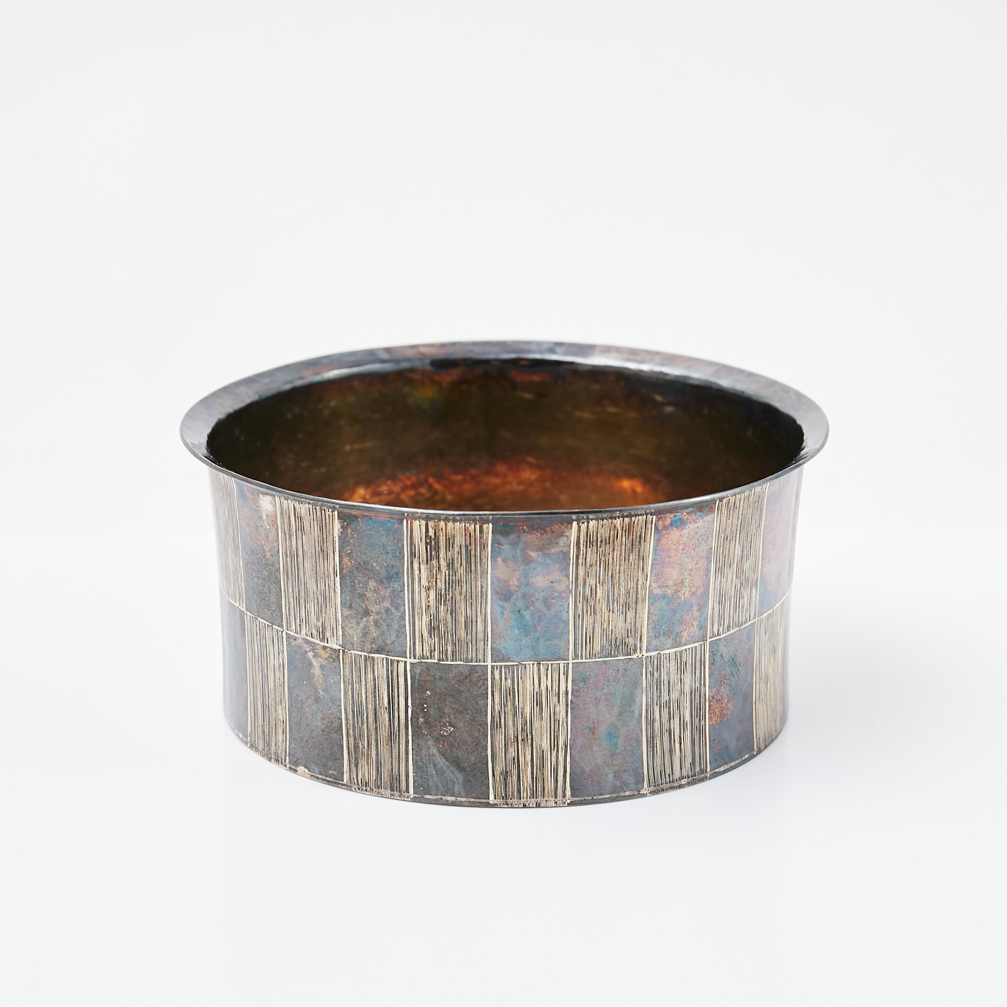 MARTIN ÖHMAN. Skål, sterlingsilver, hamrad, ristad rutor, Halmstad, 1992, numrerad 5/10.