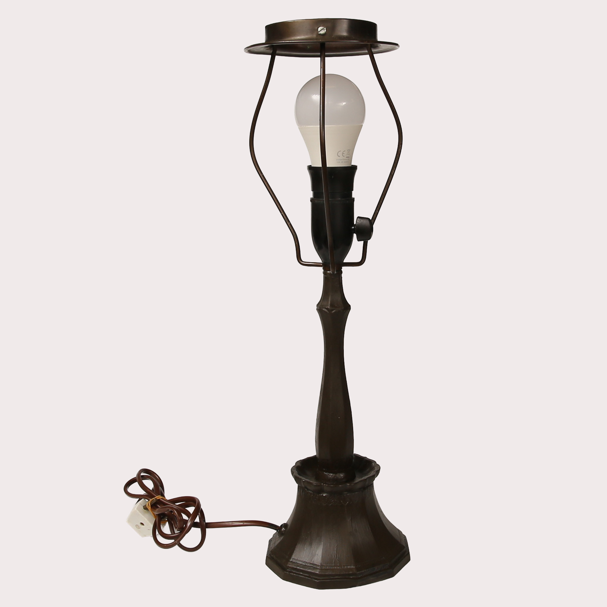 JUST ANDERSEN 1884-1943. Bordslampa Art Deco, discometall, modell nr D02, 1920- tal.