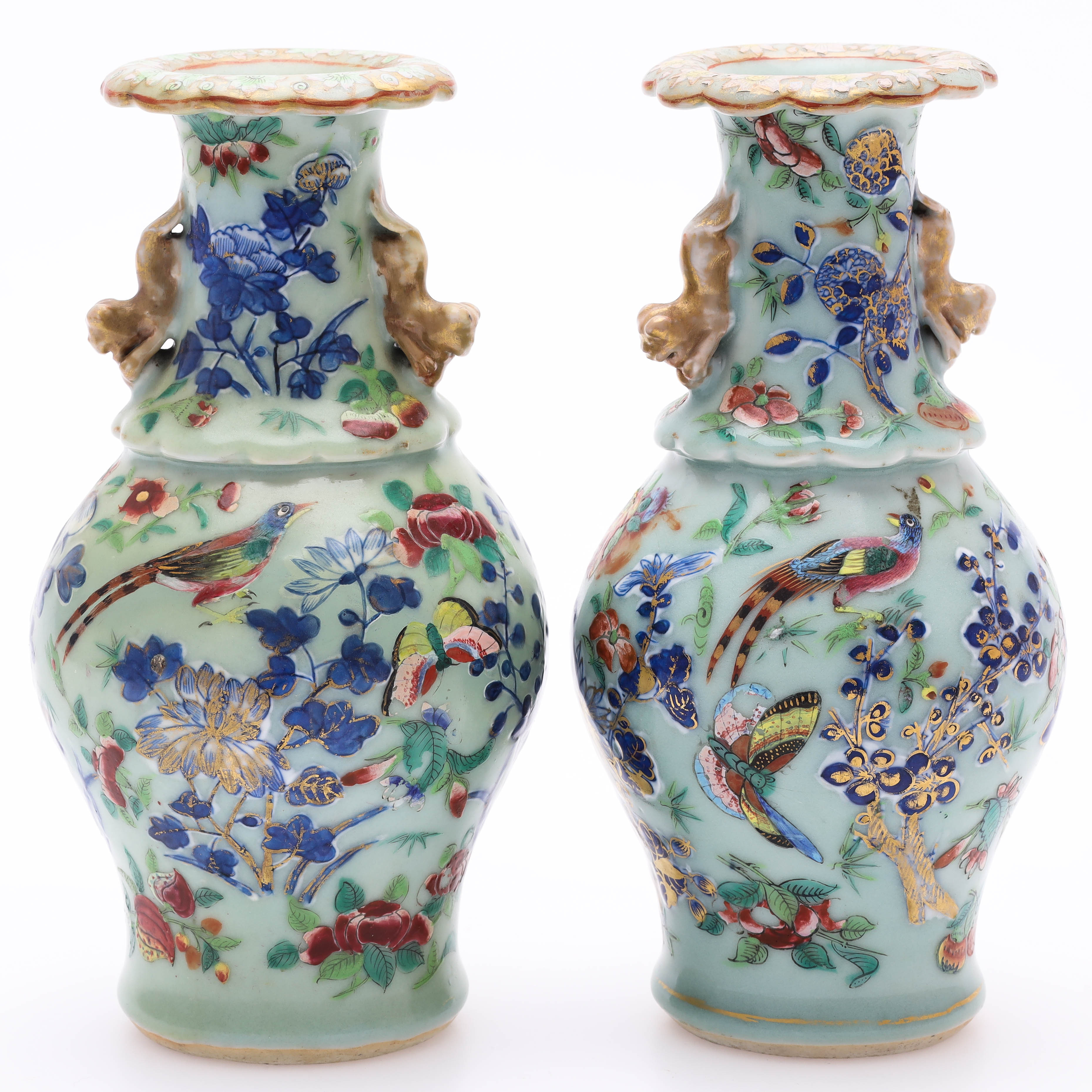 VASER, ett par, celadon, emaljdekor av växtlighet, Kina, 1800-tal.