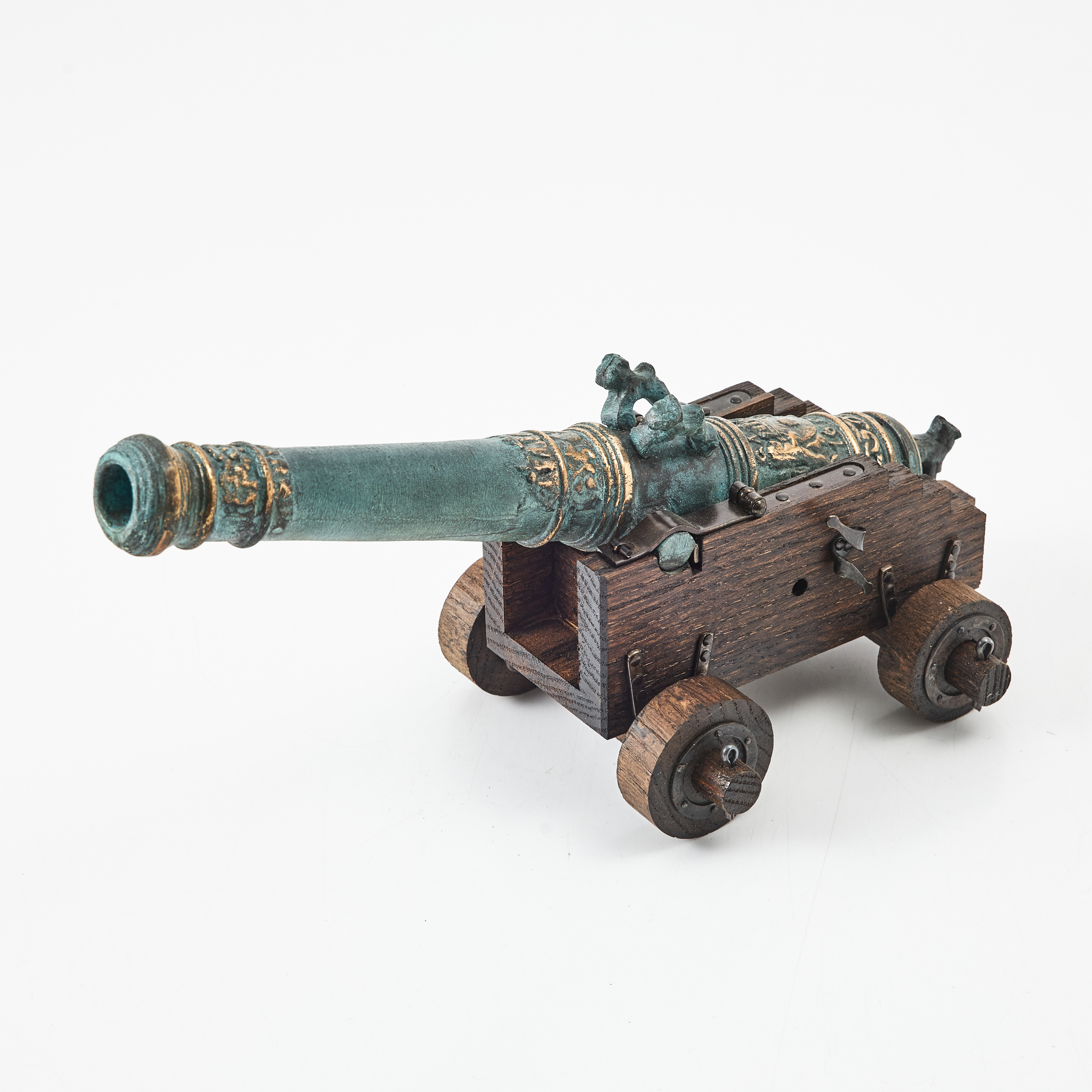 SALUTKANON, Svensk Metallkonst AB, Karlskrona, modell i skala 1:15 efter original från Regalskeppet Wasa, i originalkartong.