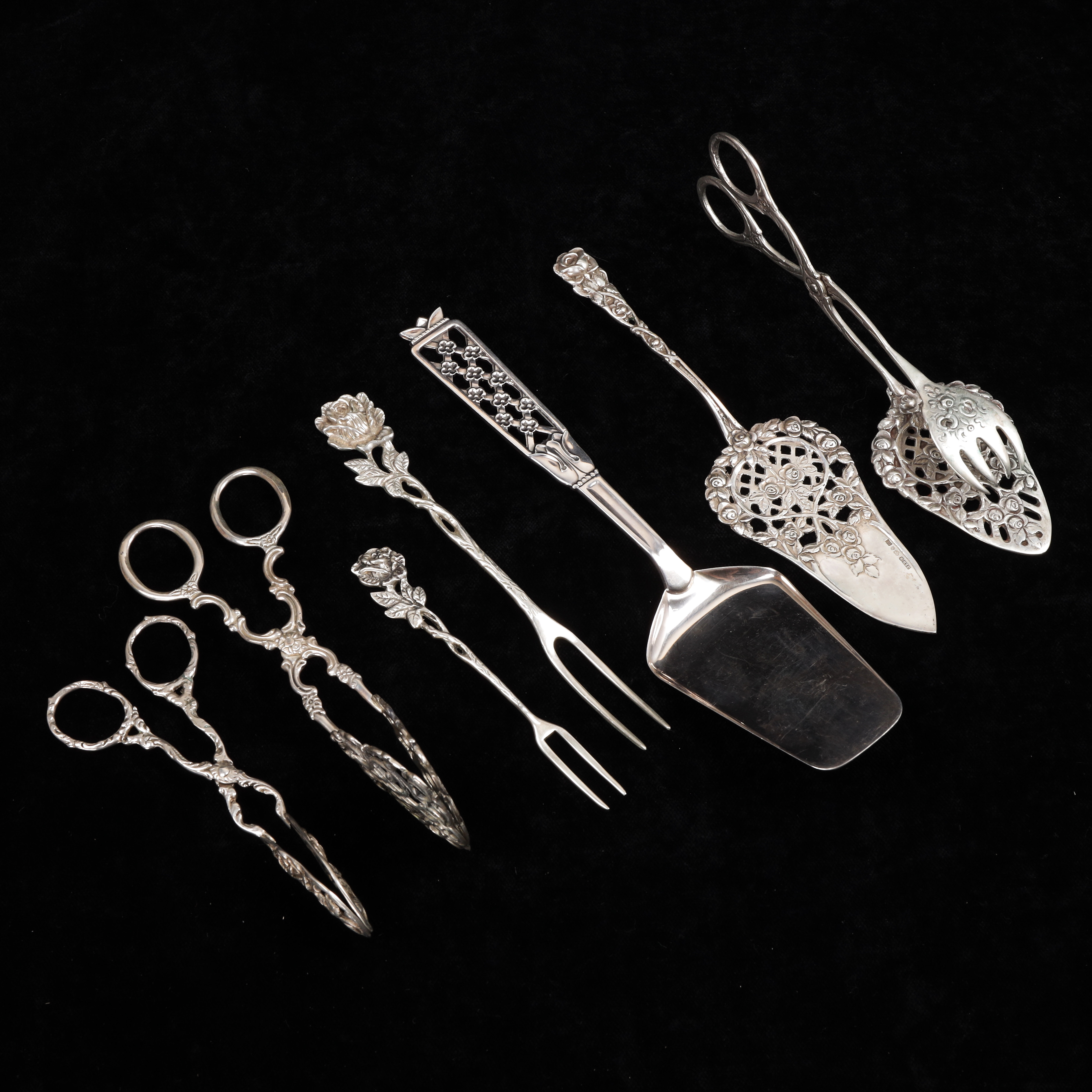 KAKTÄNGER, med mera, 7 delar, silver, bla "Rosen", vikt 224 gram.