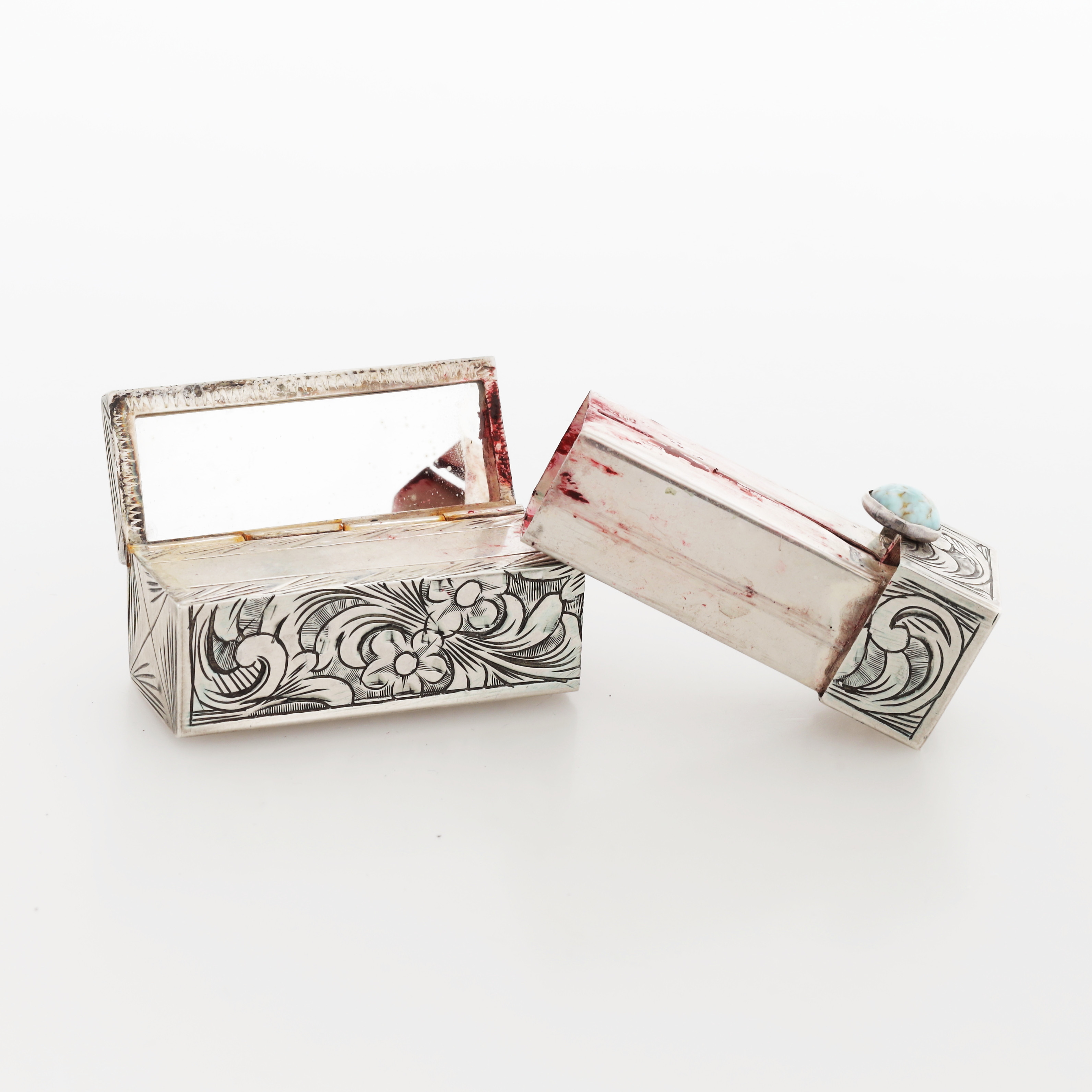 LÄPPSTIFTSHÅLLARE med SPEGEL, silver, 1800/1900-tal, total vikt 29 gram.