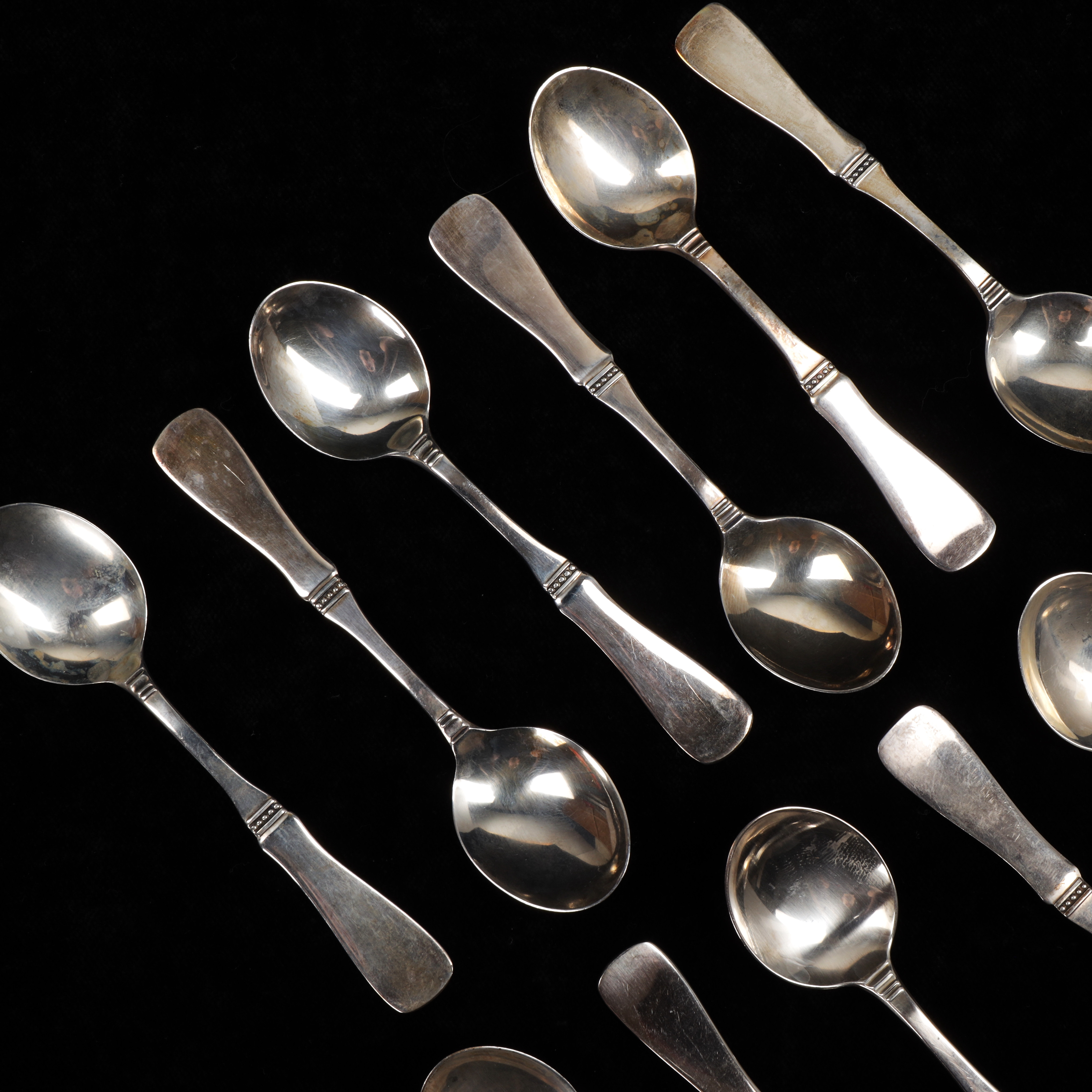 KAFFESKEDAR, 12 st, silver, "Uppsala", Eric Löfman, MGAB, 1970-tal, vikt 153 gram.