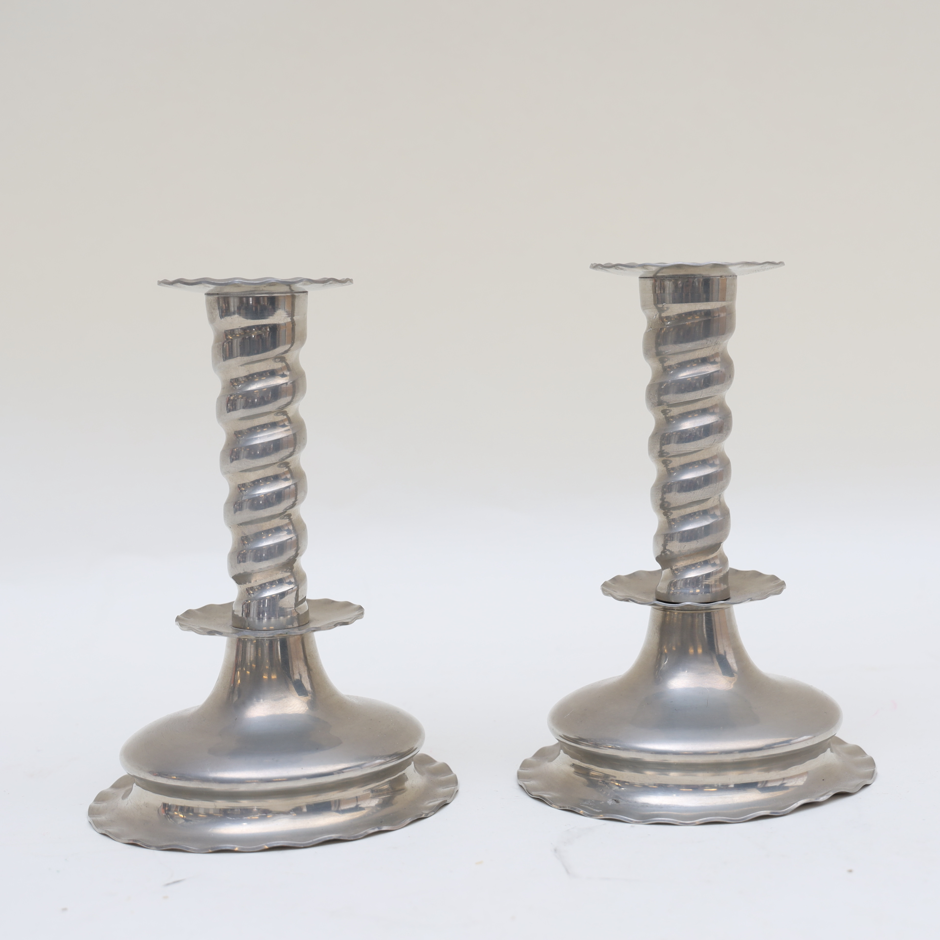 LJUSSTAKAR ETT PAR, Barockstil, Tenn, EM, 1932.