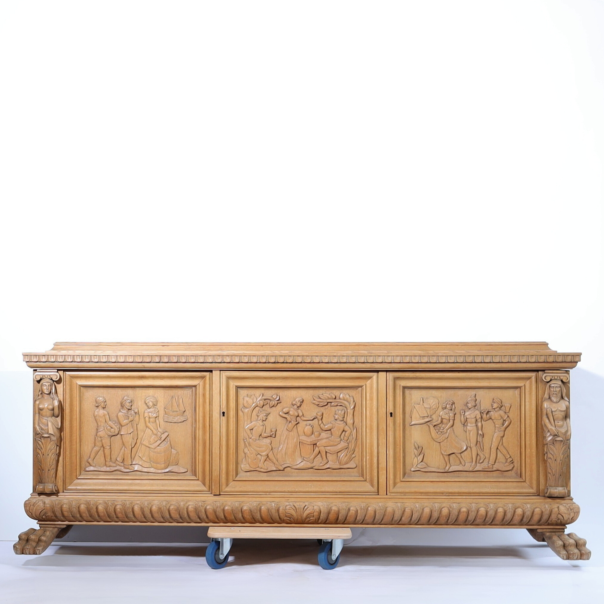 EUGEN HÖGLUND. Sideboard, Vetlanda. Omkring 1900-talets mitt.