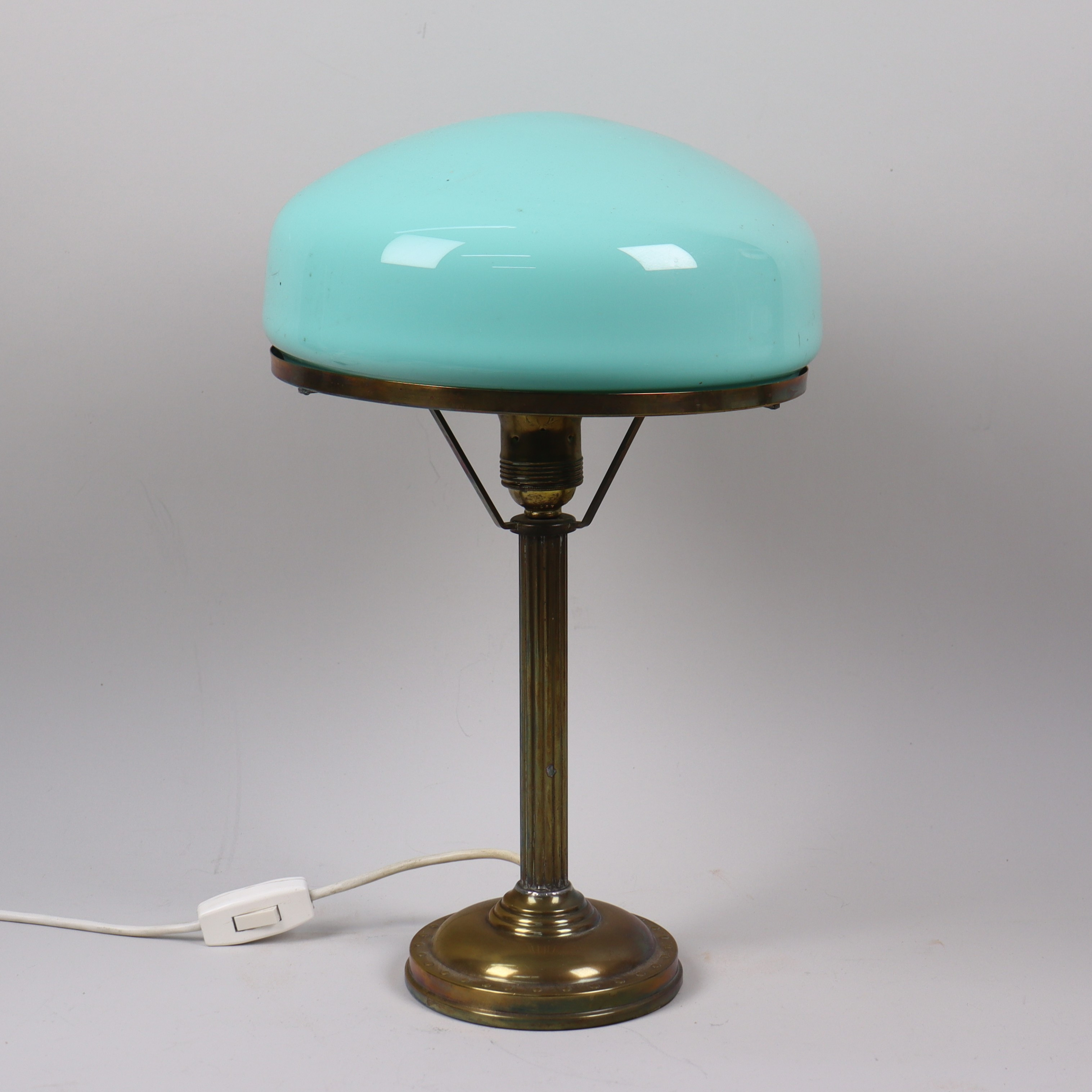 BORDSLAMPA, s.k. Strindbergslampa, metall och glas, 1900-talets mitt.