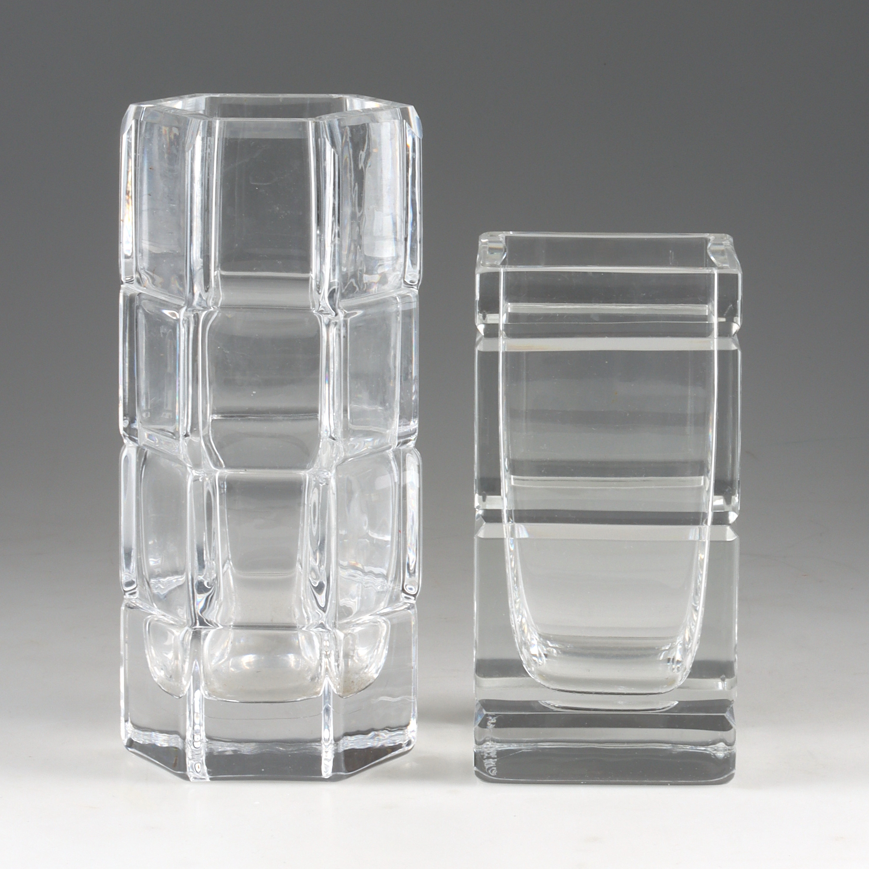 VASER, 2 st, glas, signerad Gun Lindblad, Kosta. Royal Krona. 1900-tal.