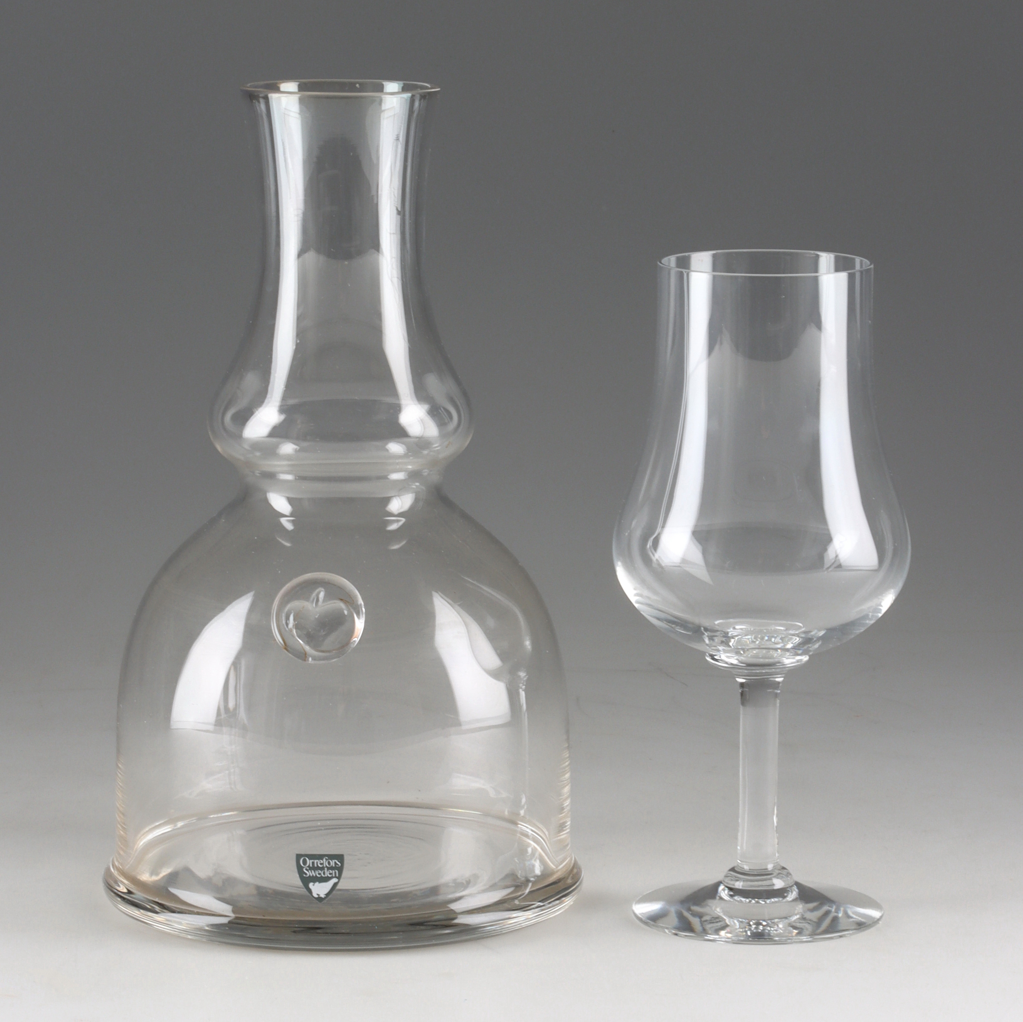 GUNNAR CYRÉN. Vinprovningsglas och karaff, 8 delar, glas "Elixir". Karaff. Orrefors. 1900-tal.
