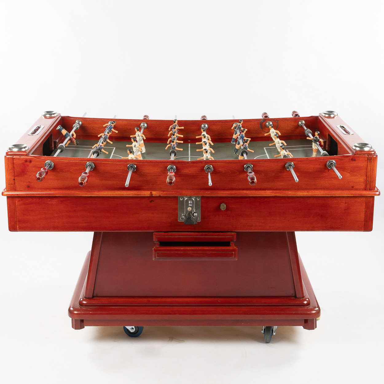 FOTBOLLSSPEL, 1960-tal, Spanien, spelare i Real Madrids och FC Barcelonas färger.