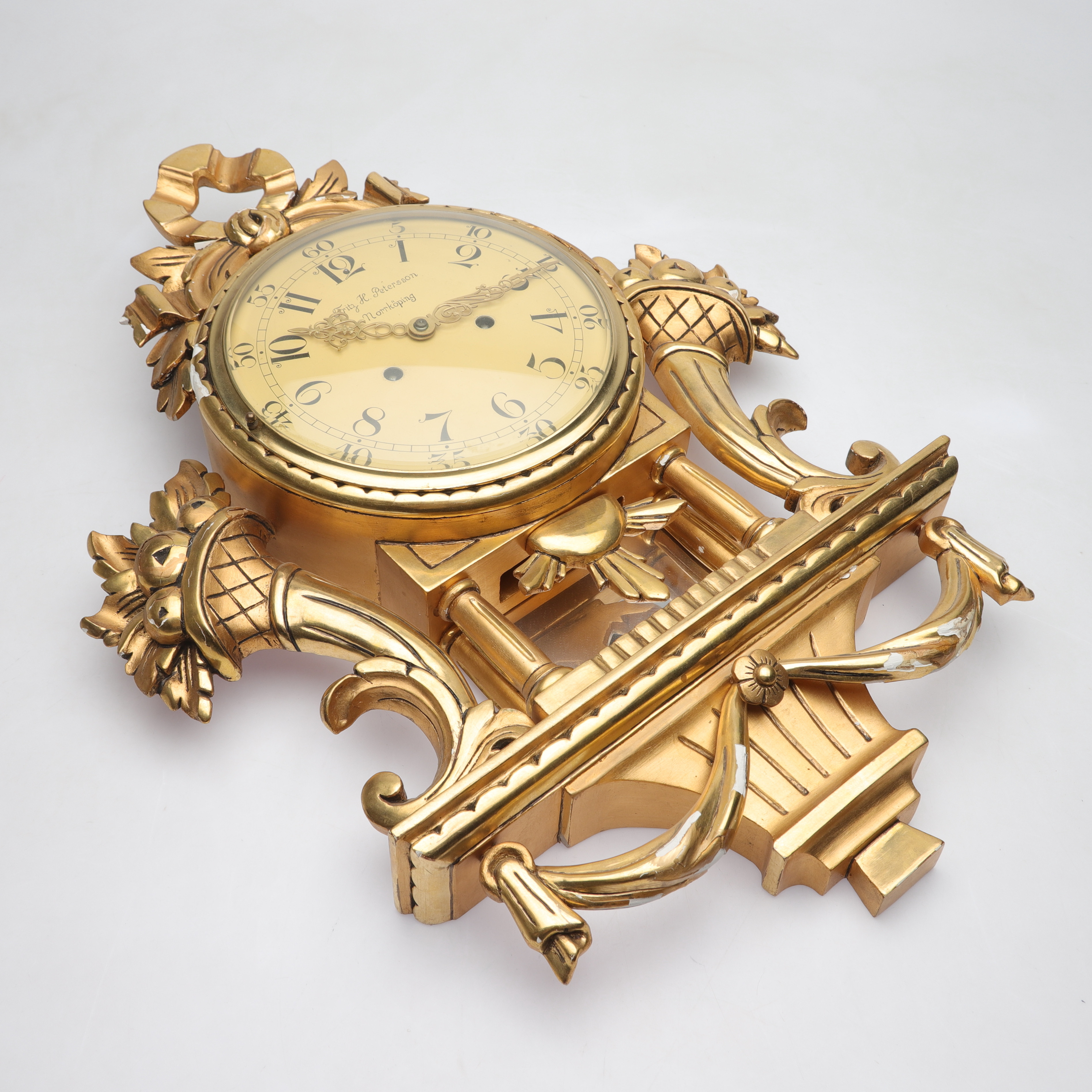 VÄGGPENDYL, gustaviansk stil, Fritz H. Petersson, Norrköping, 1900-talets första hälft.