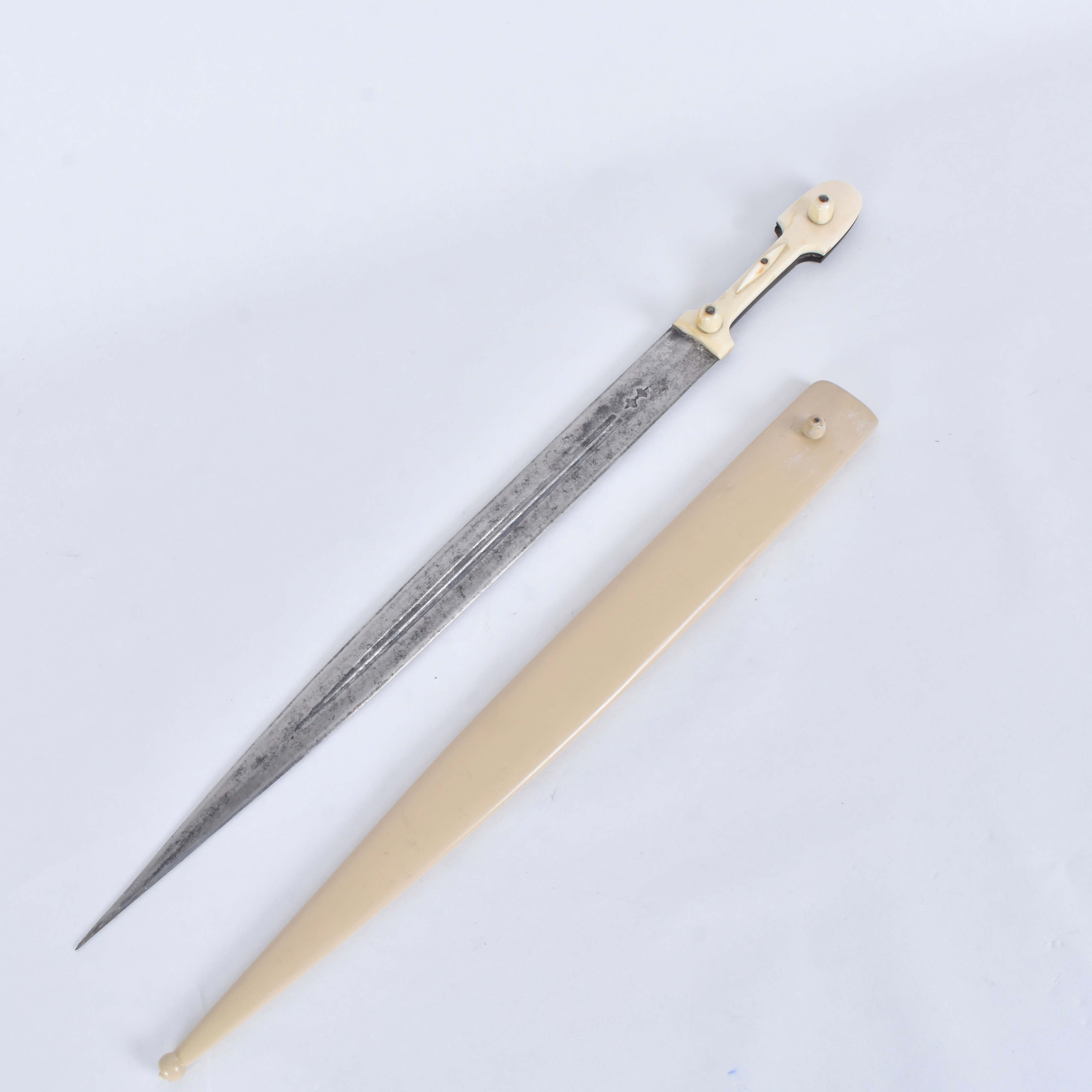 KINDJAL I BALJA, stål och ben.