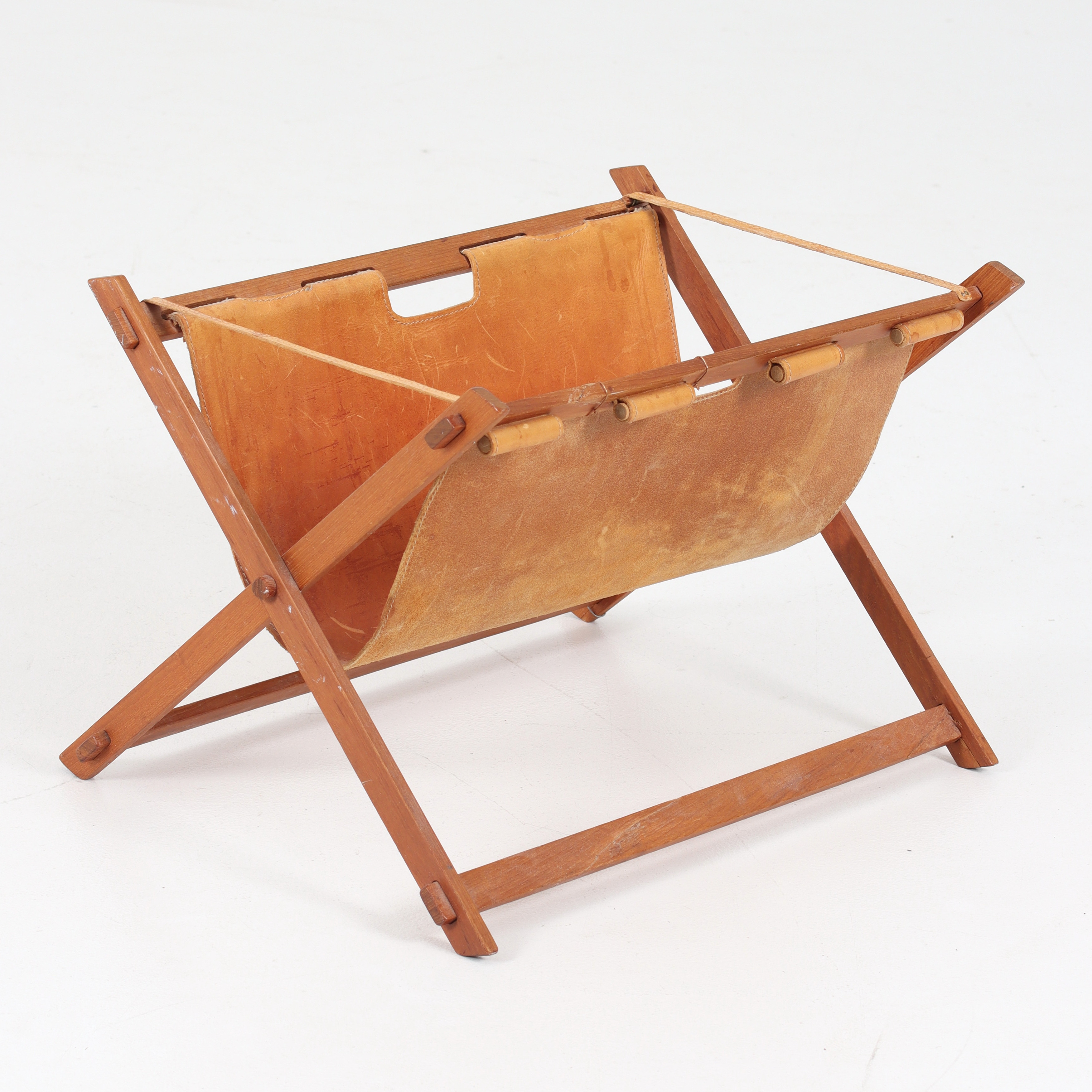 TIDNINGSSTÄLL, teak, skinn. Danmark, 1960-tal.