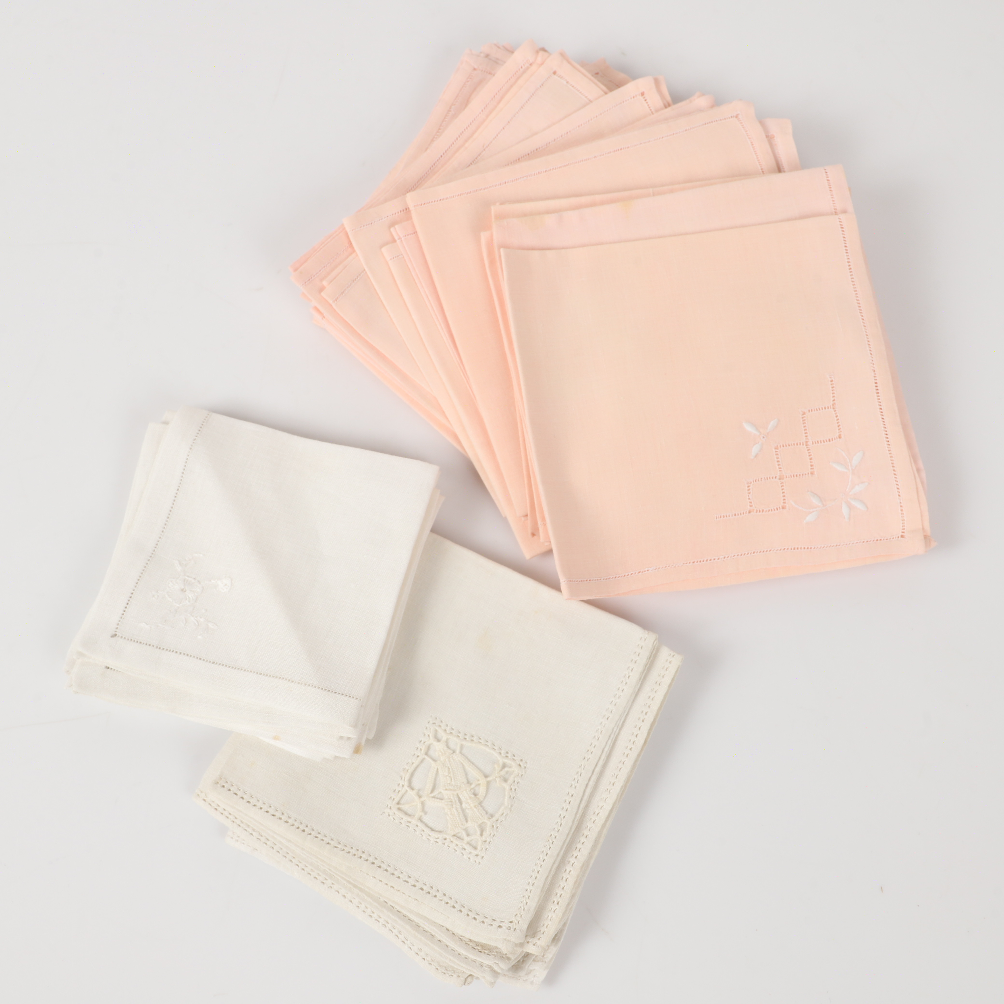 KAFFESERVETTER, 35 stycken, bomull/linne,1900-tal.