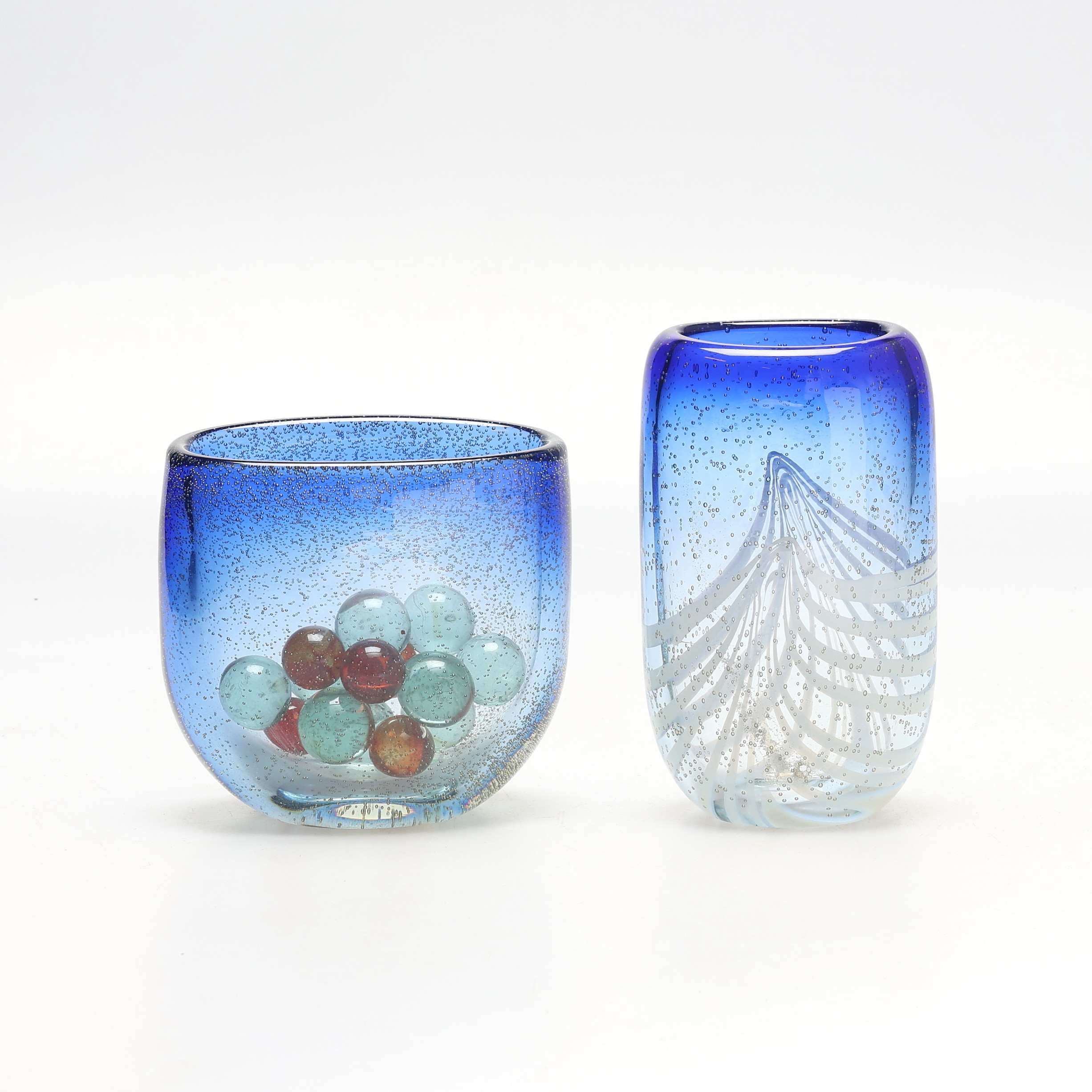 VASER. 2 st glas, varav en Algimantas Zylis, signerad daterad -96.