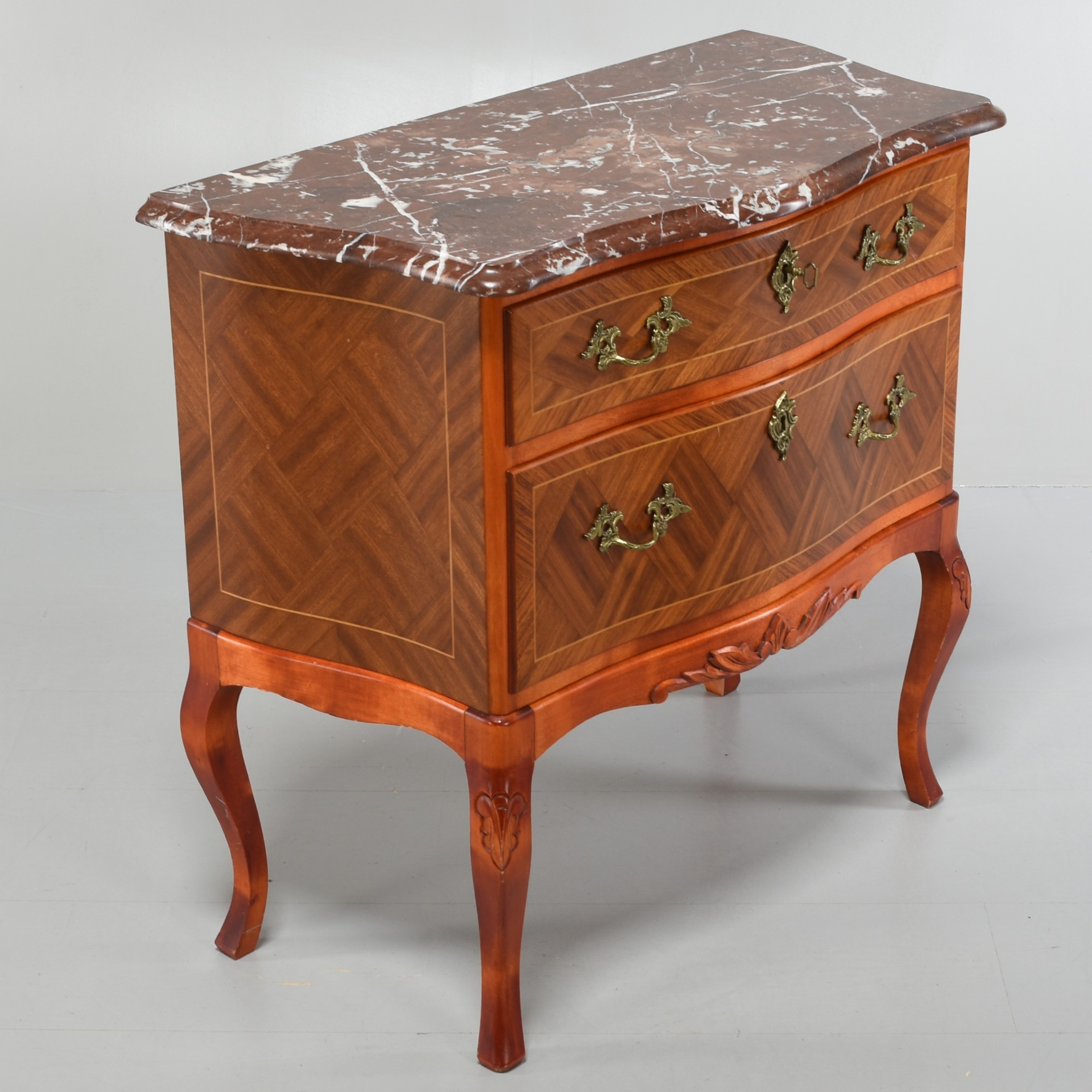 BYRÅ, ROKOKOSTIL, 1900TAL.