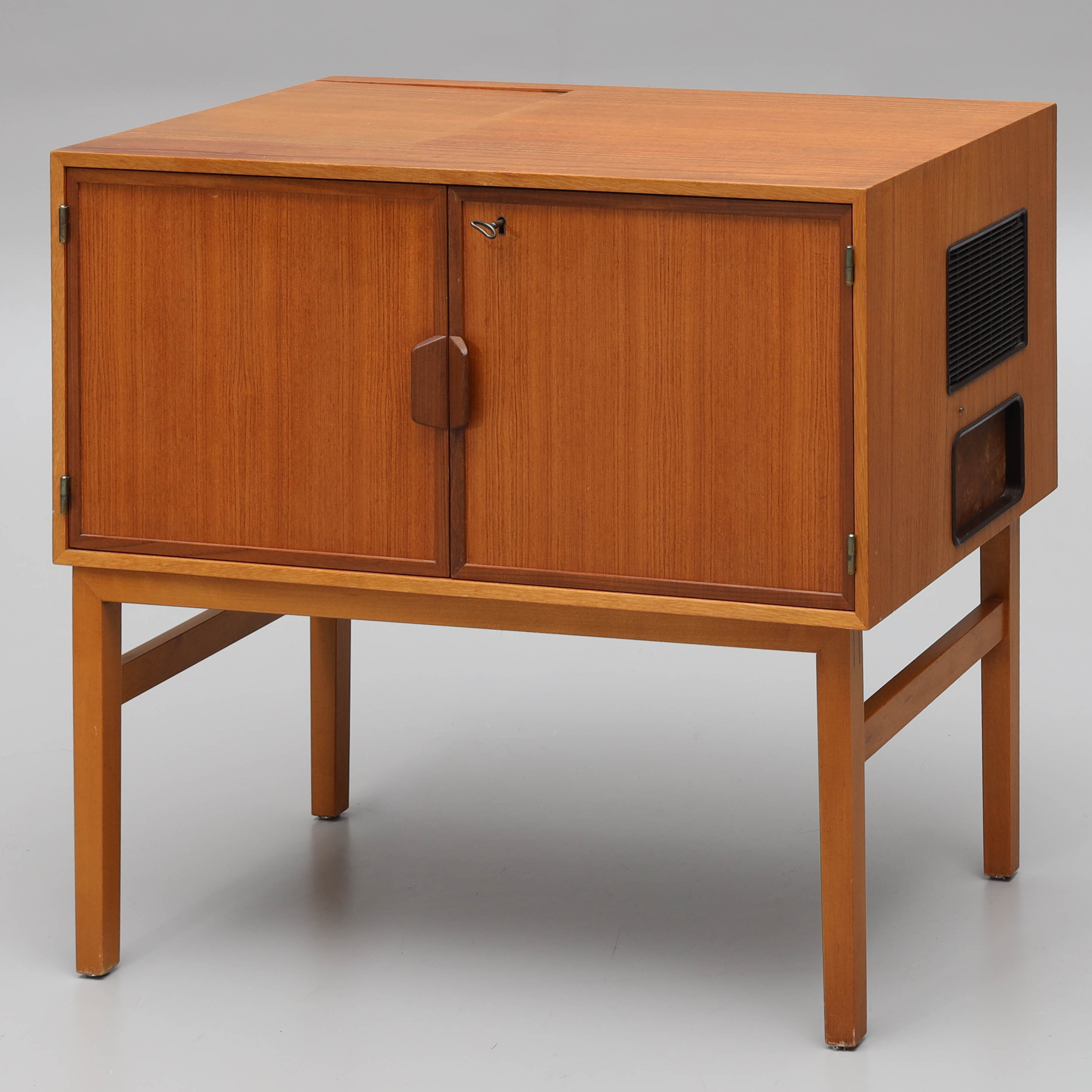 SKÅP, fanérad i teak, 1950/60-tal.