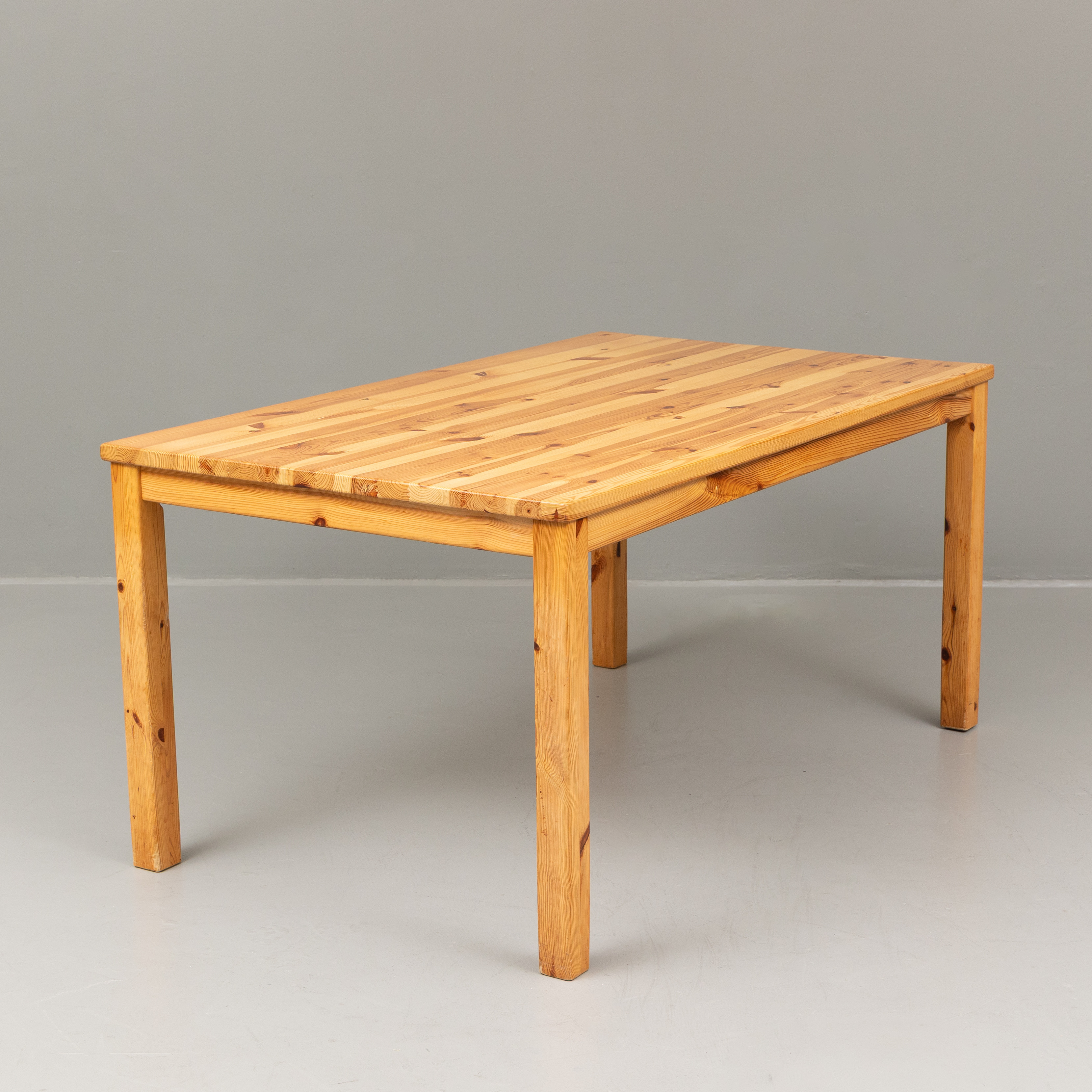 BORD, furu, 1900-talets andra hälft.