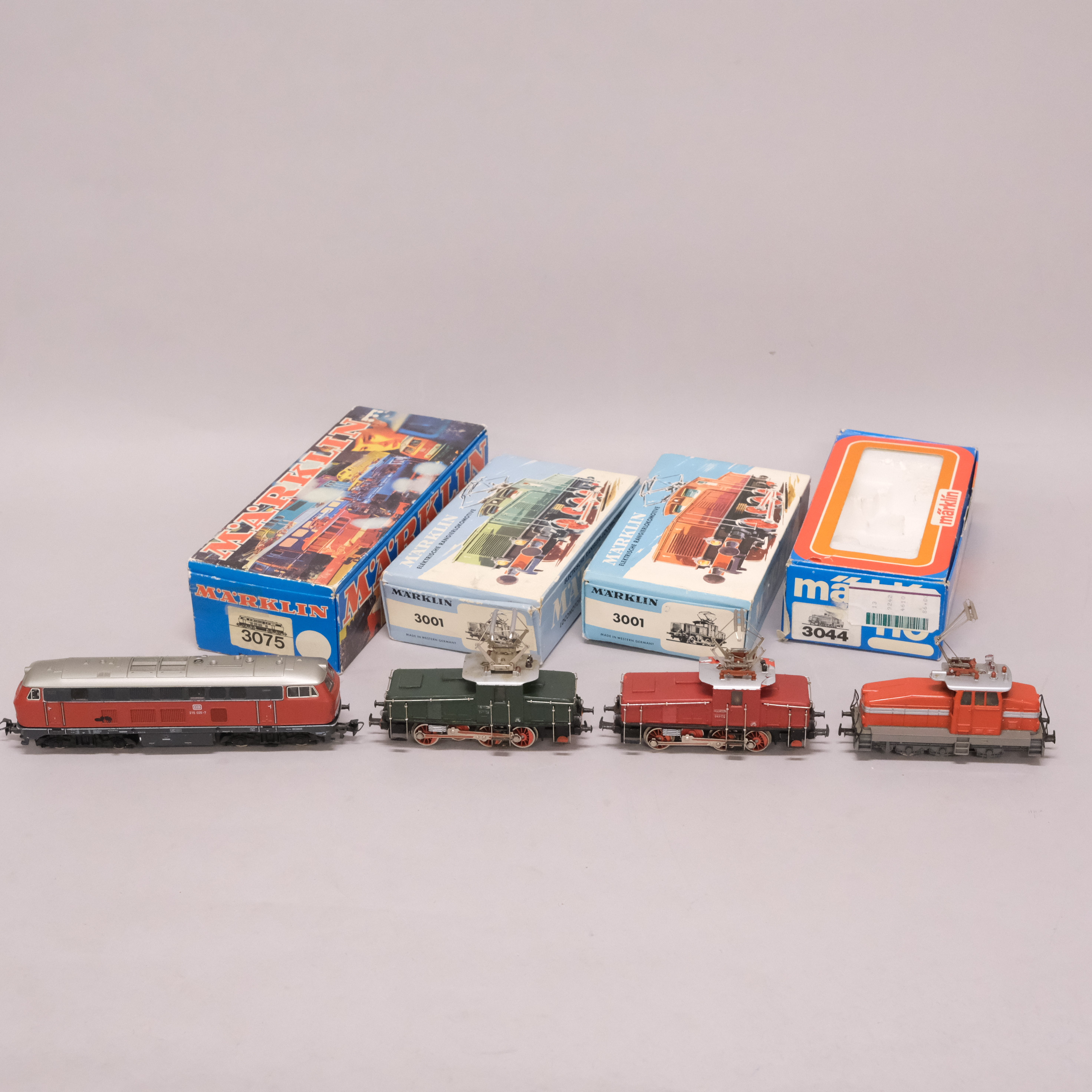 MÄRKLIN. MODELLJÄRNVÄG, FYRA LOK. SKALA H0.