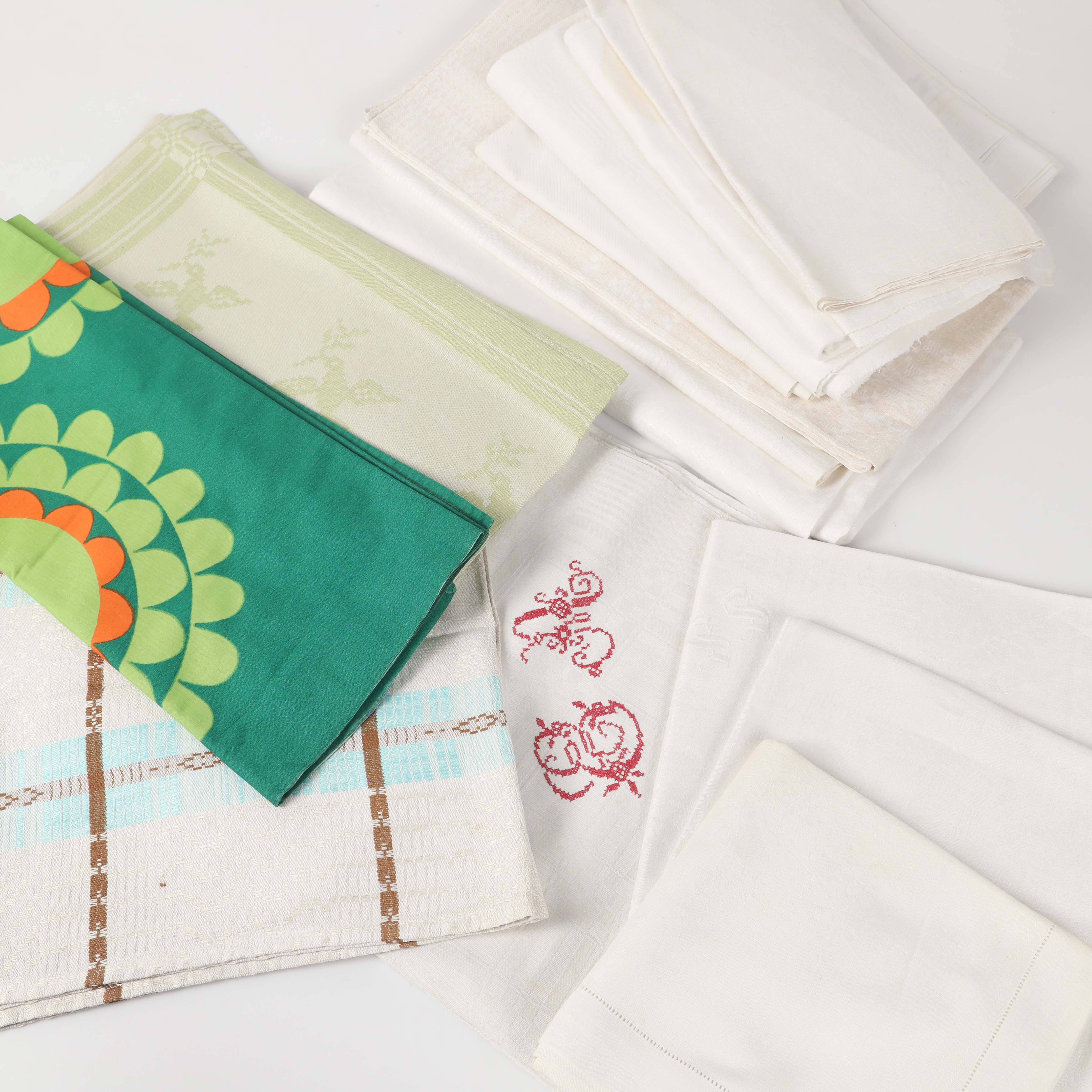 DUKAR, 15 stycken, linne m. m., 1900-tal.