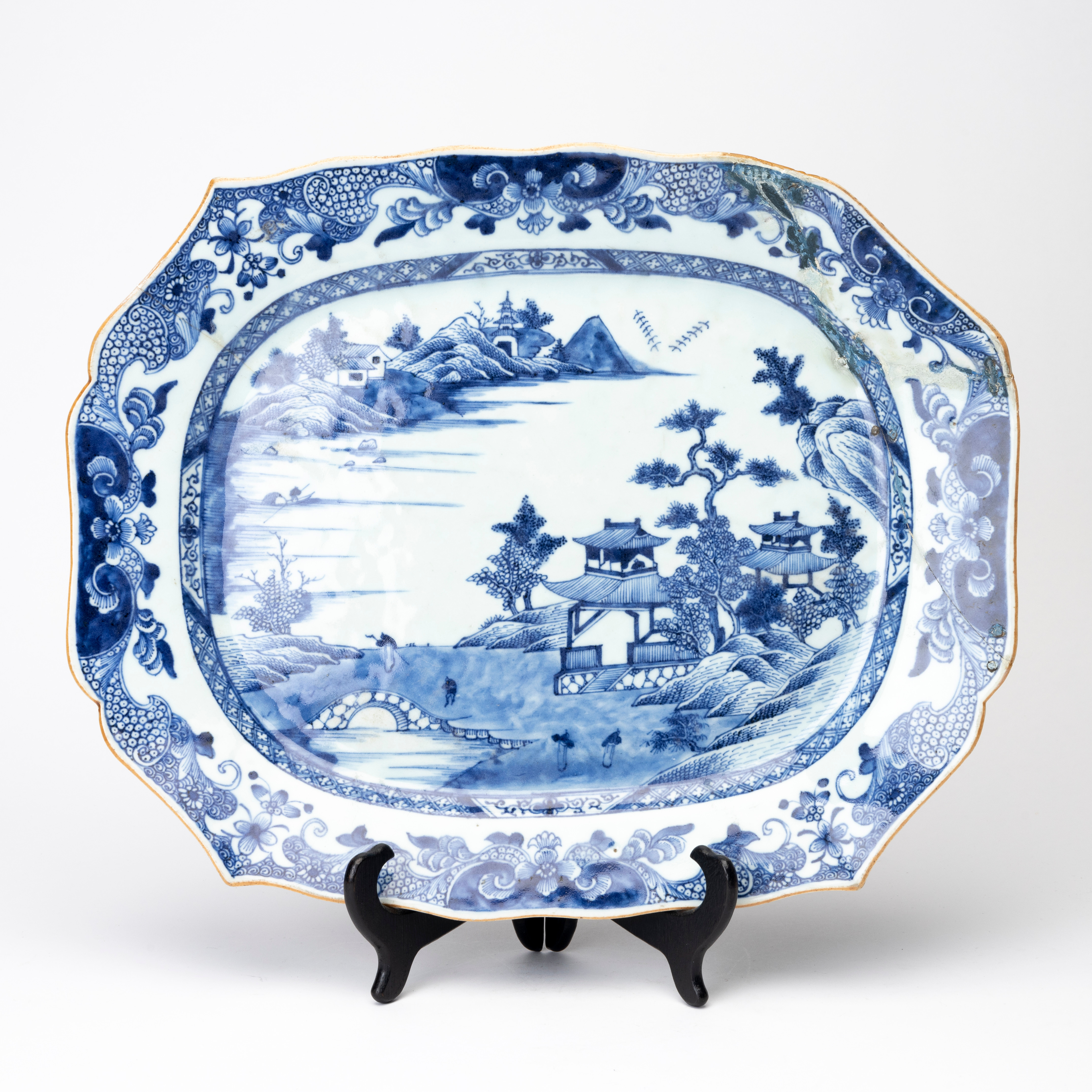 STEKFAT, porslin, Kina, Qianlong (1735-1796).