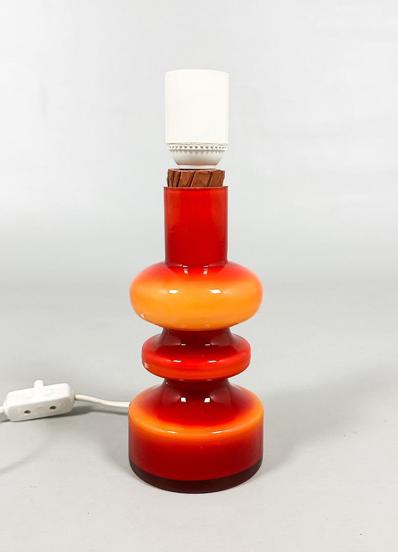 BORDSLAMPA, Glas, Troligen Lindshammar, 1900-talets andra hälft.